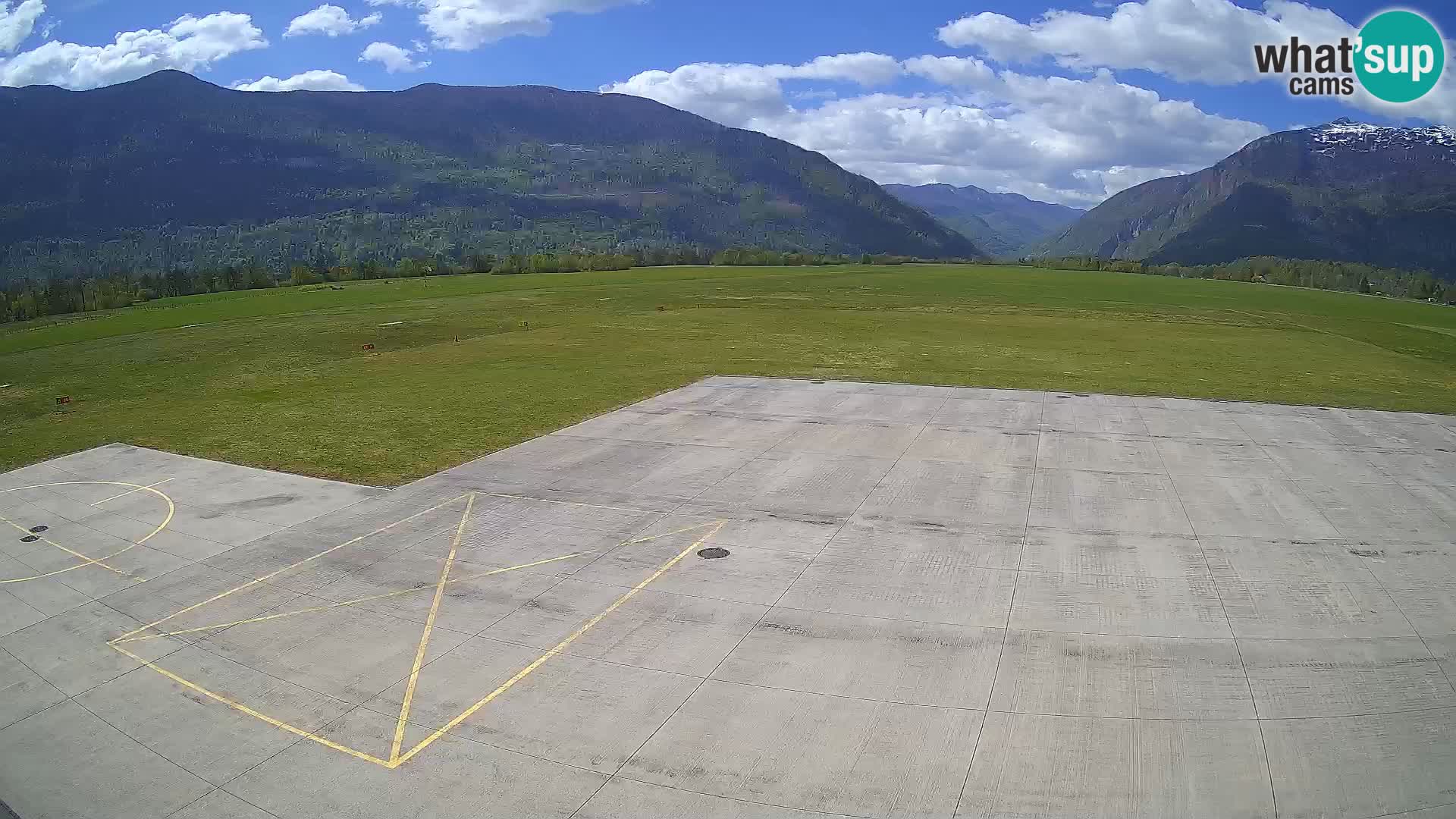 Webcam aereoporto di Bovec (Plezzo) – Vista verso il Kanin