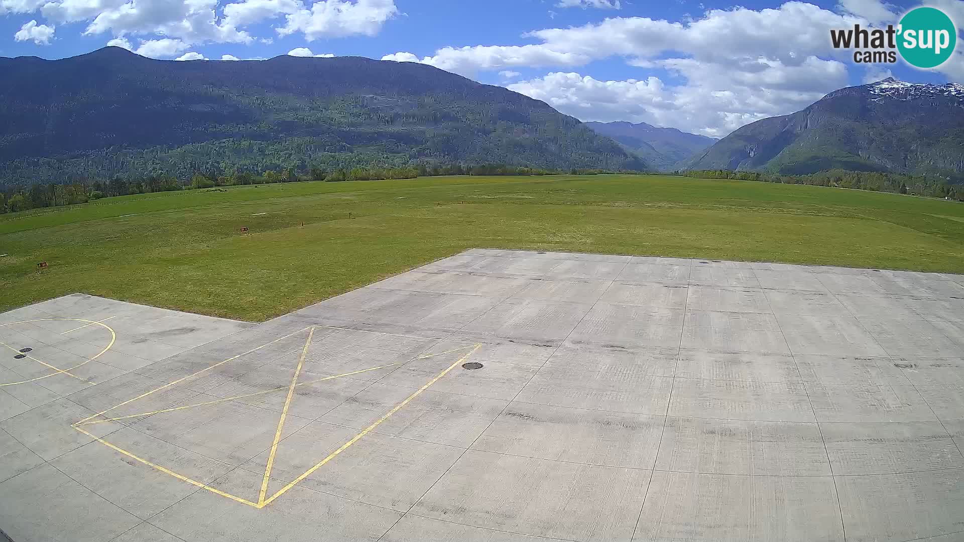 Webcam aereoporto di Bovec (Plezzo) – Vista verso il Kanin