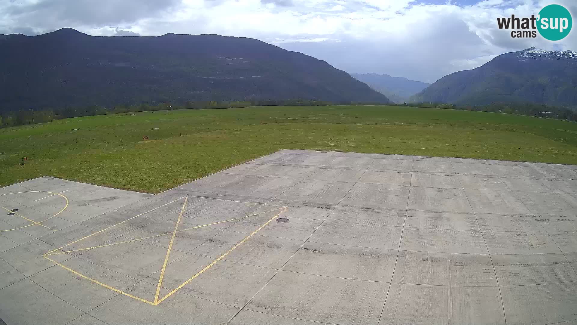 Webcam aereoporto di Bovec (Plezzo) – Vista verso il Kanin