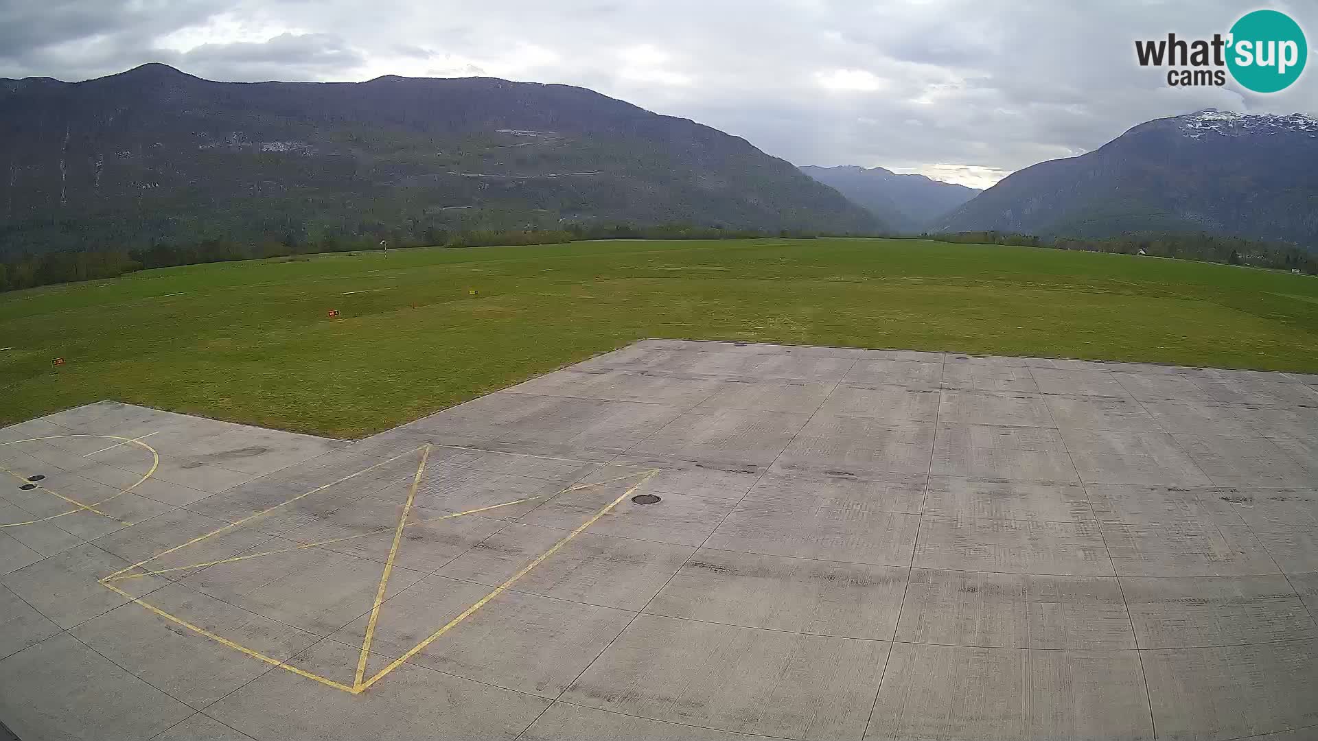 Webcam aereoporto di Bovec (Plezzo) – Vista verso il Kanin