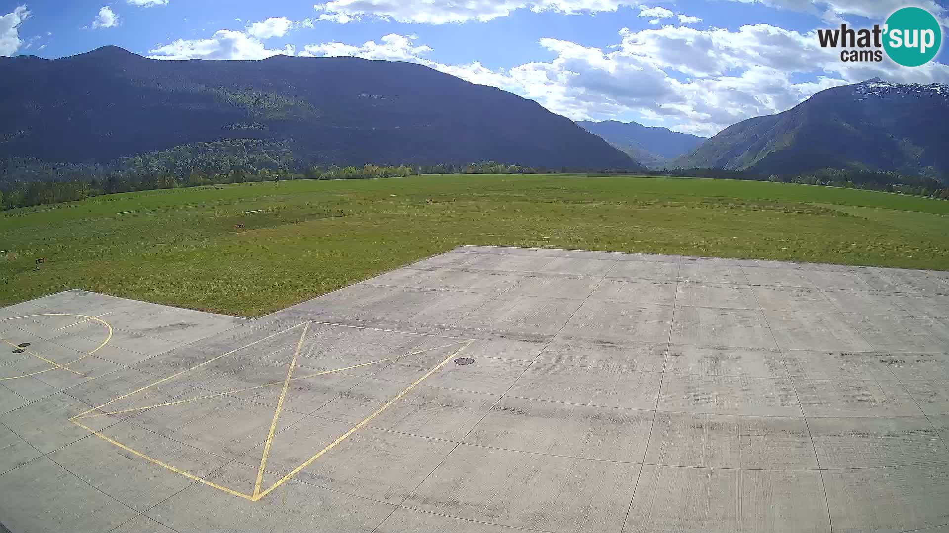 Webcam aereoporto di Bovec (Plezzo) – Vista verso il Kanin