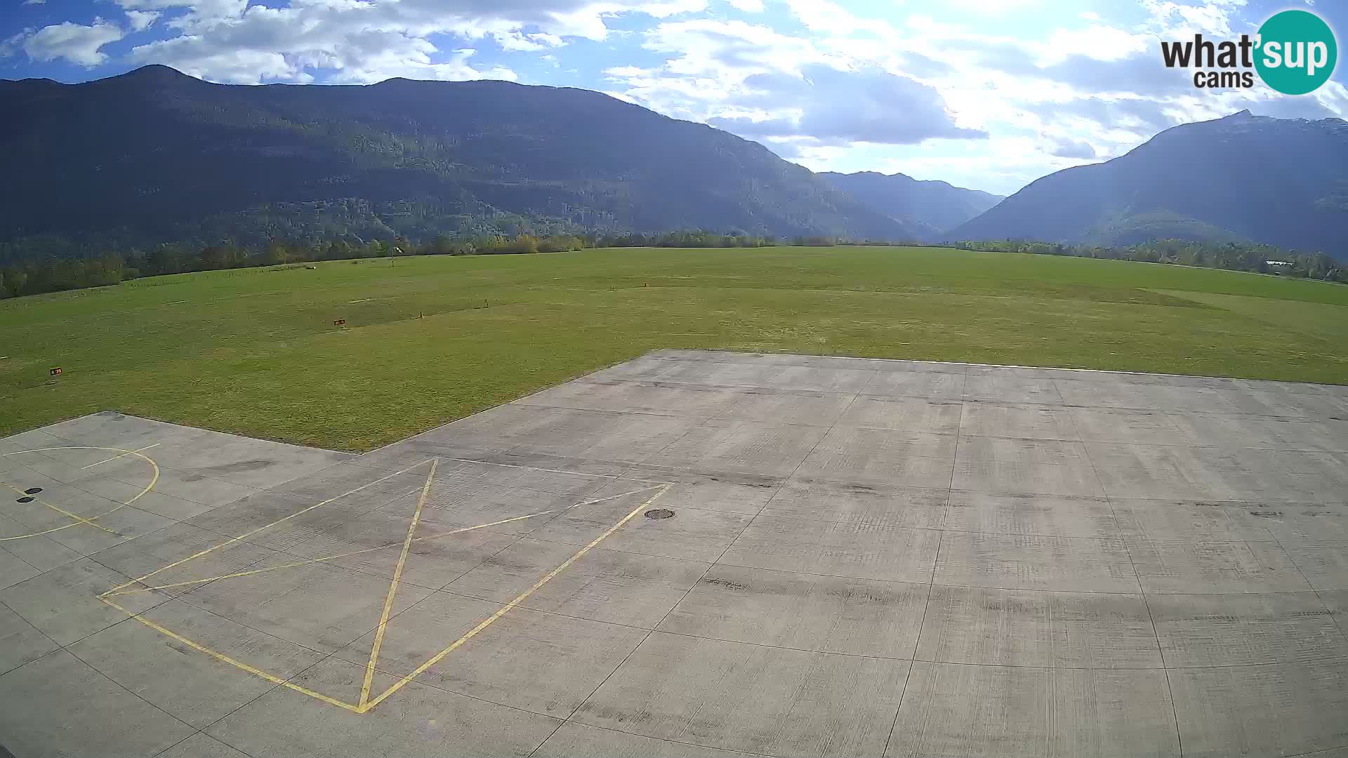Webcam aereoporto di Bovec (Plezzo) – Vista verso il Kanin