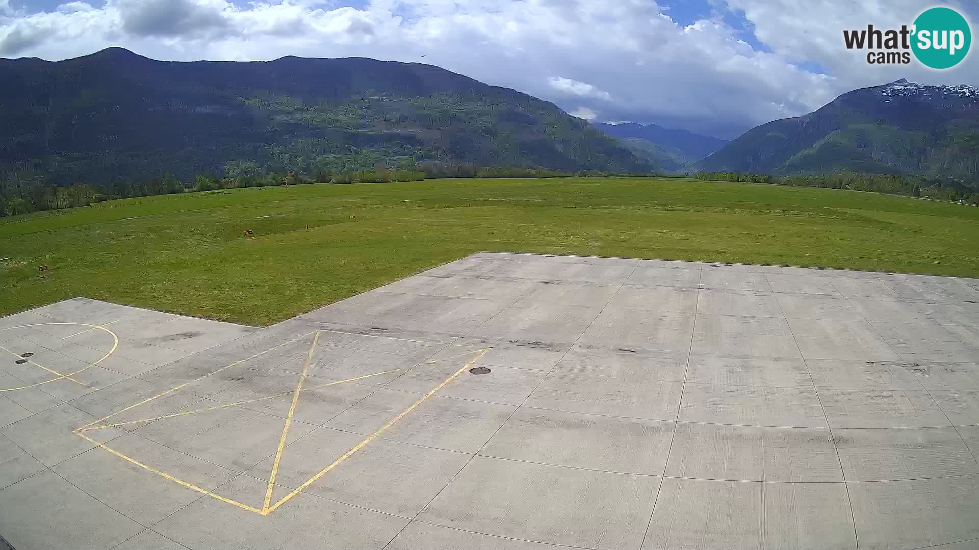 Webcam aereoporto di Bovec (Plezzo) – Vista verso il Kanin