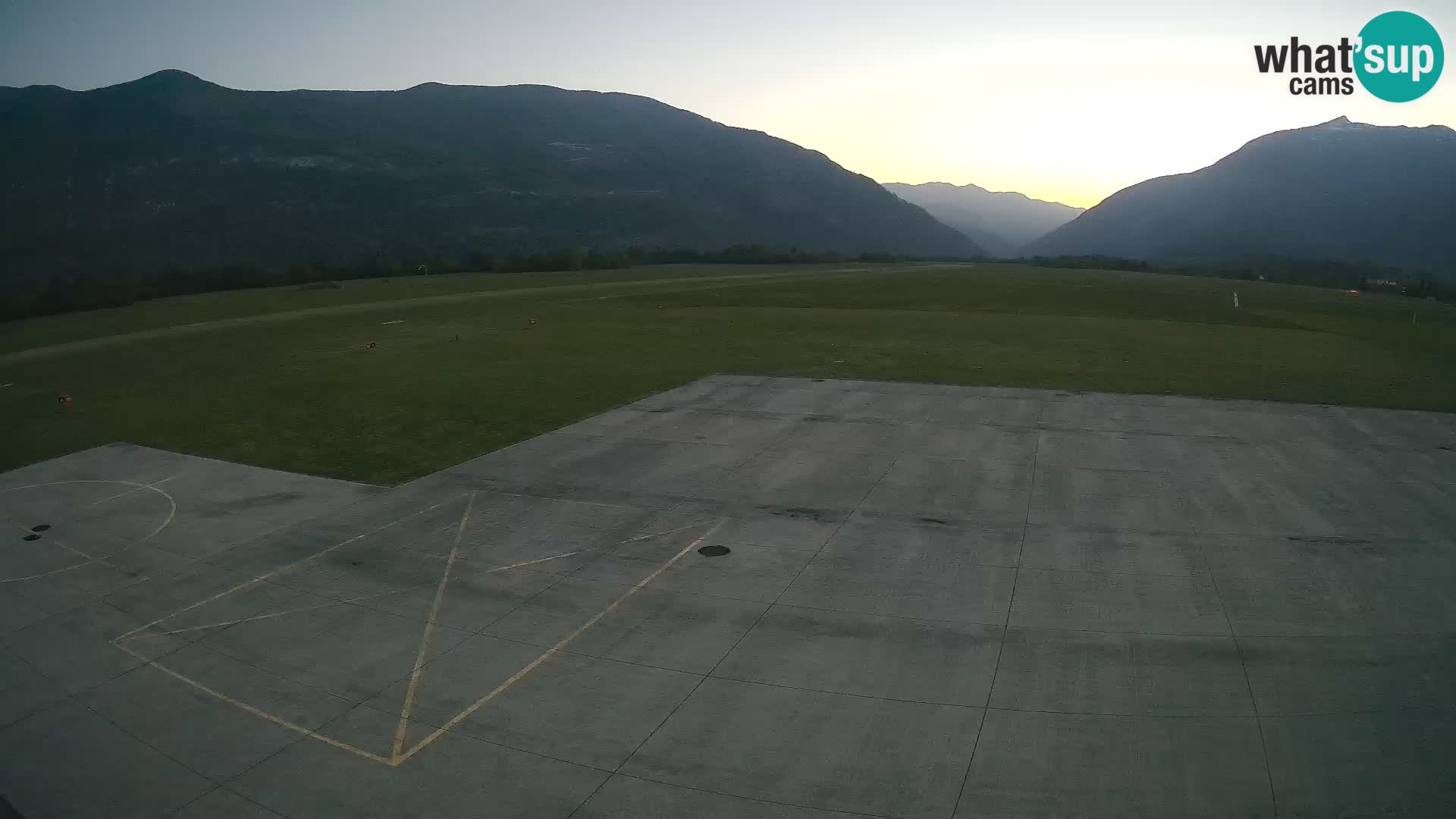 Bovec spletna kamera letališče – Skydive Bovec