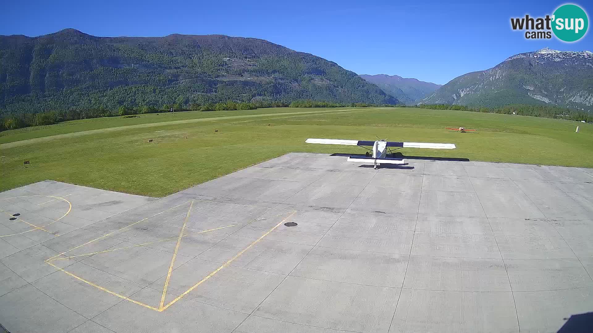 Bovec spletna kamera letališče – Skydive Bovec