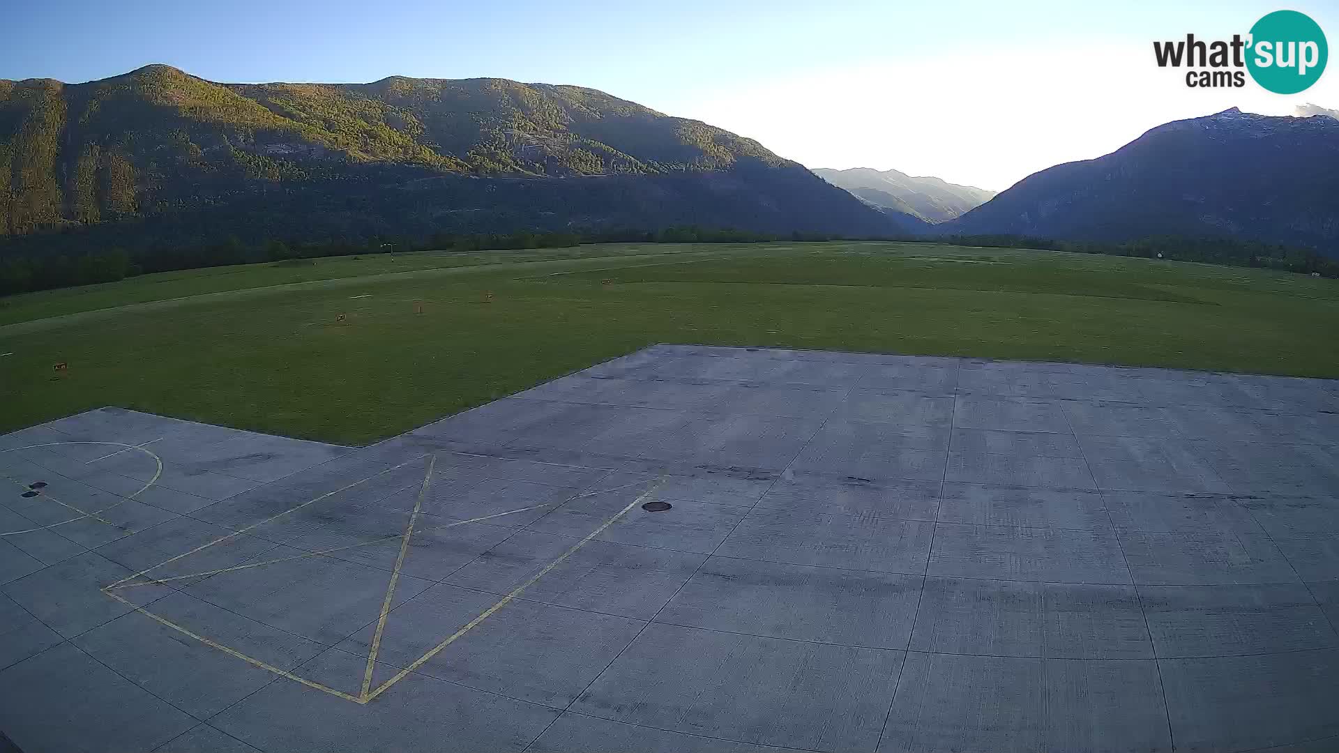 Webcam aereoporto di Bovec (Plezzo) – Vista verso il Kanin