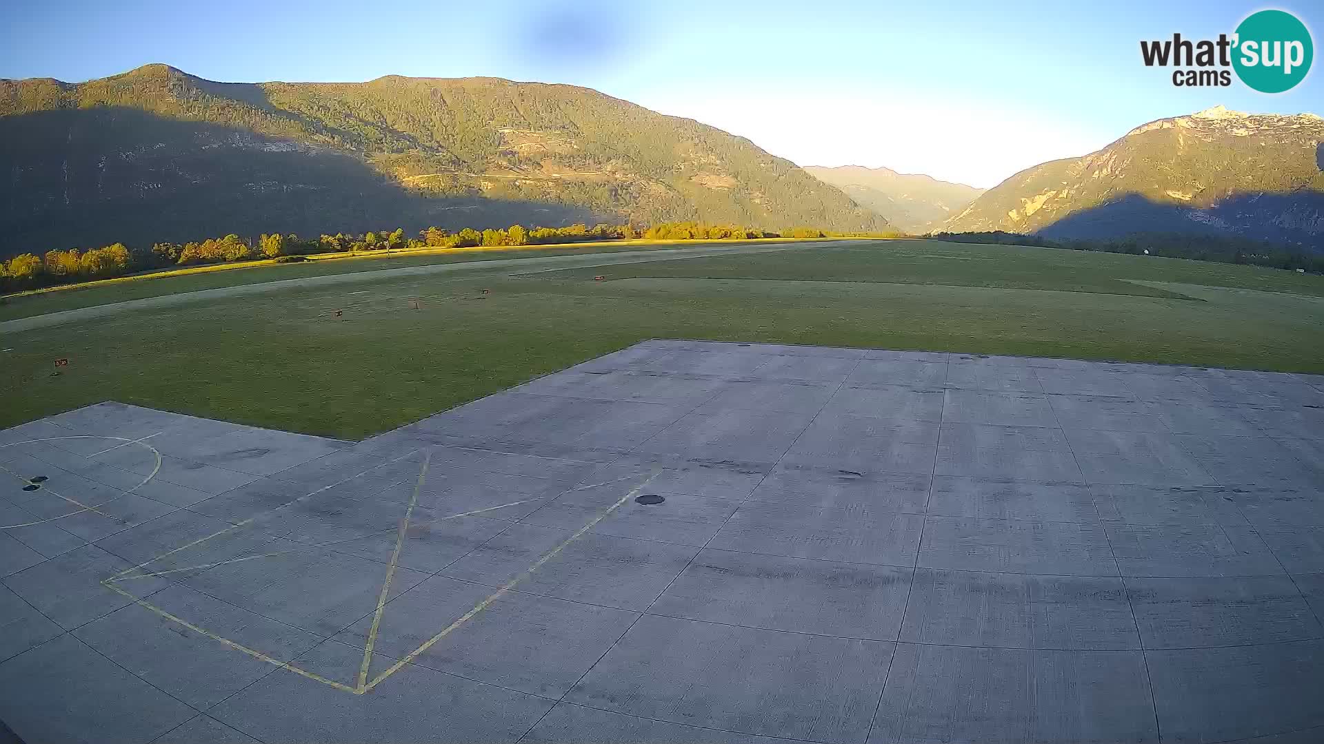 Webcam aereoporto di Bovec (Plezzo) – Vista verso il Kanin