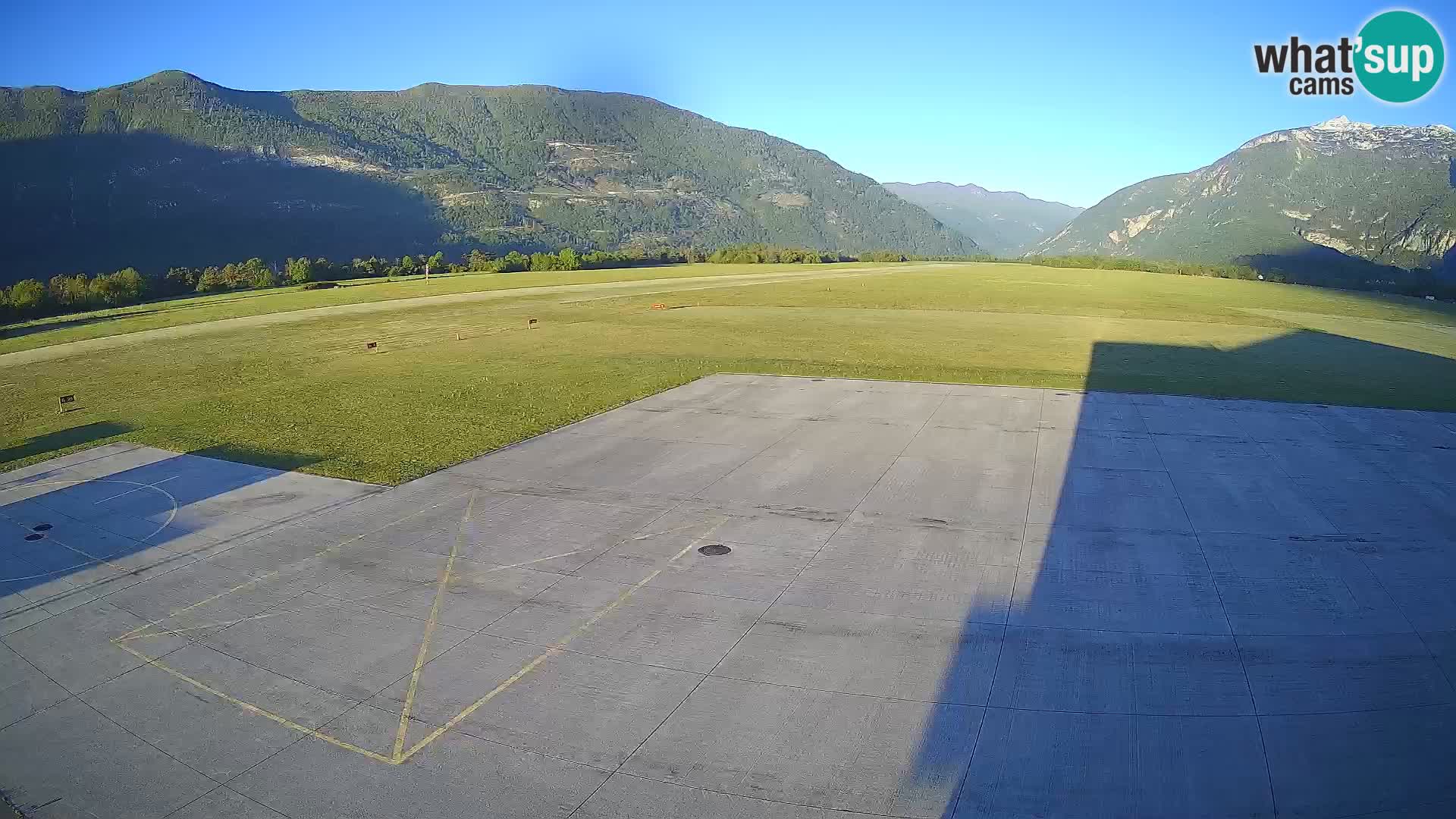 Bovec spletna kamera letališče – Skydive Bovec