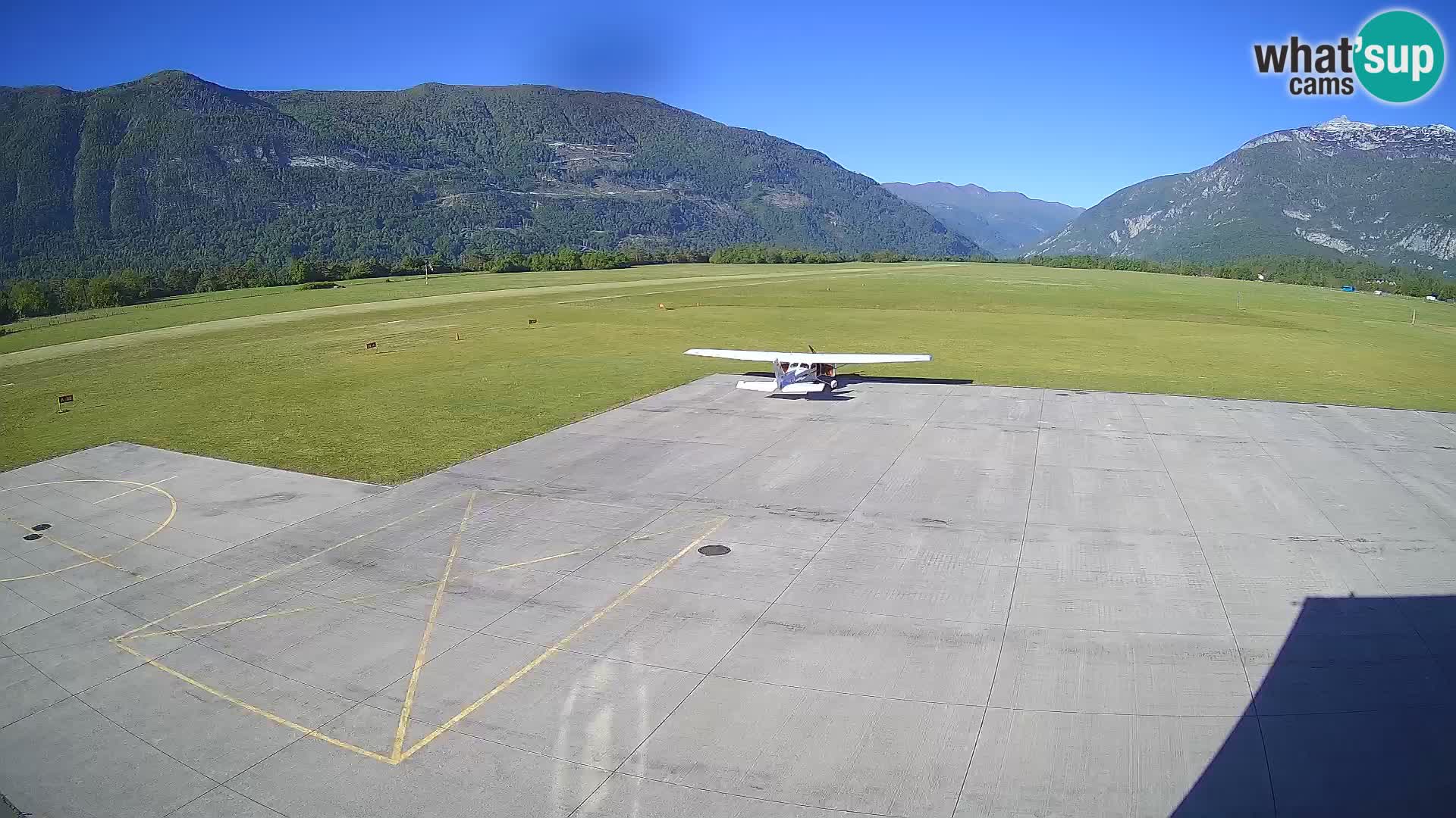 Webcam aereoporto di Bovec (Plezzo) – Vista verso il Kanin