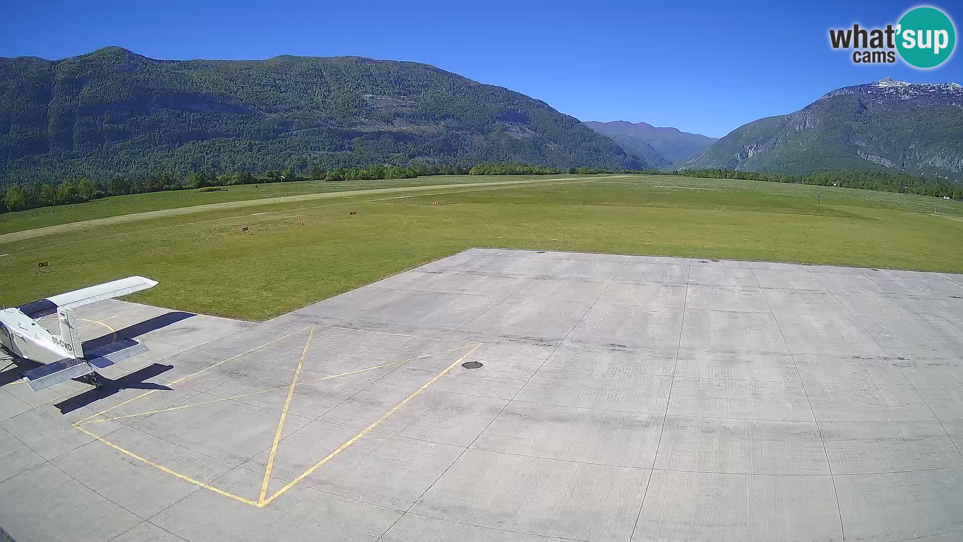 Webcam aereoporto di Bovec (Plezzo) – Vista verso il Kanin