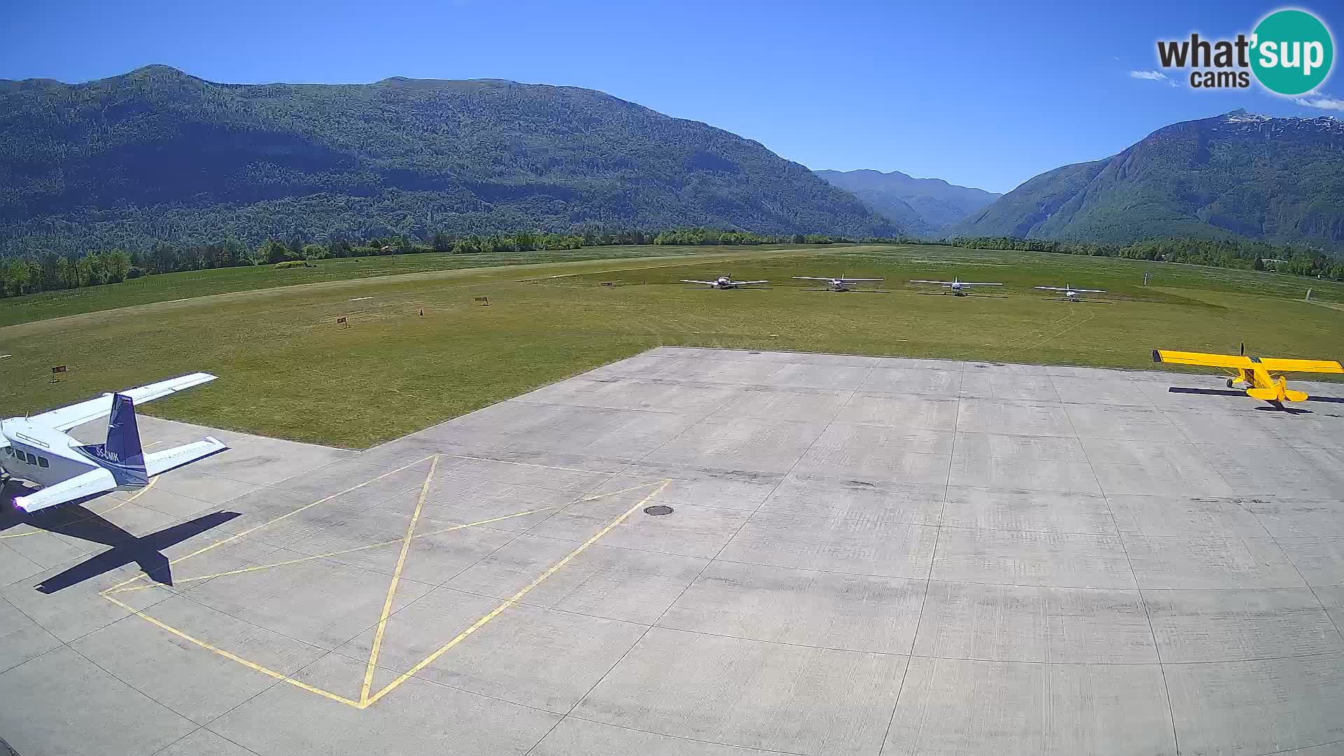 Webcam aereoporto di Bovec (Plezzo) – Vista verso il Kanin