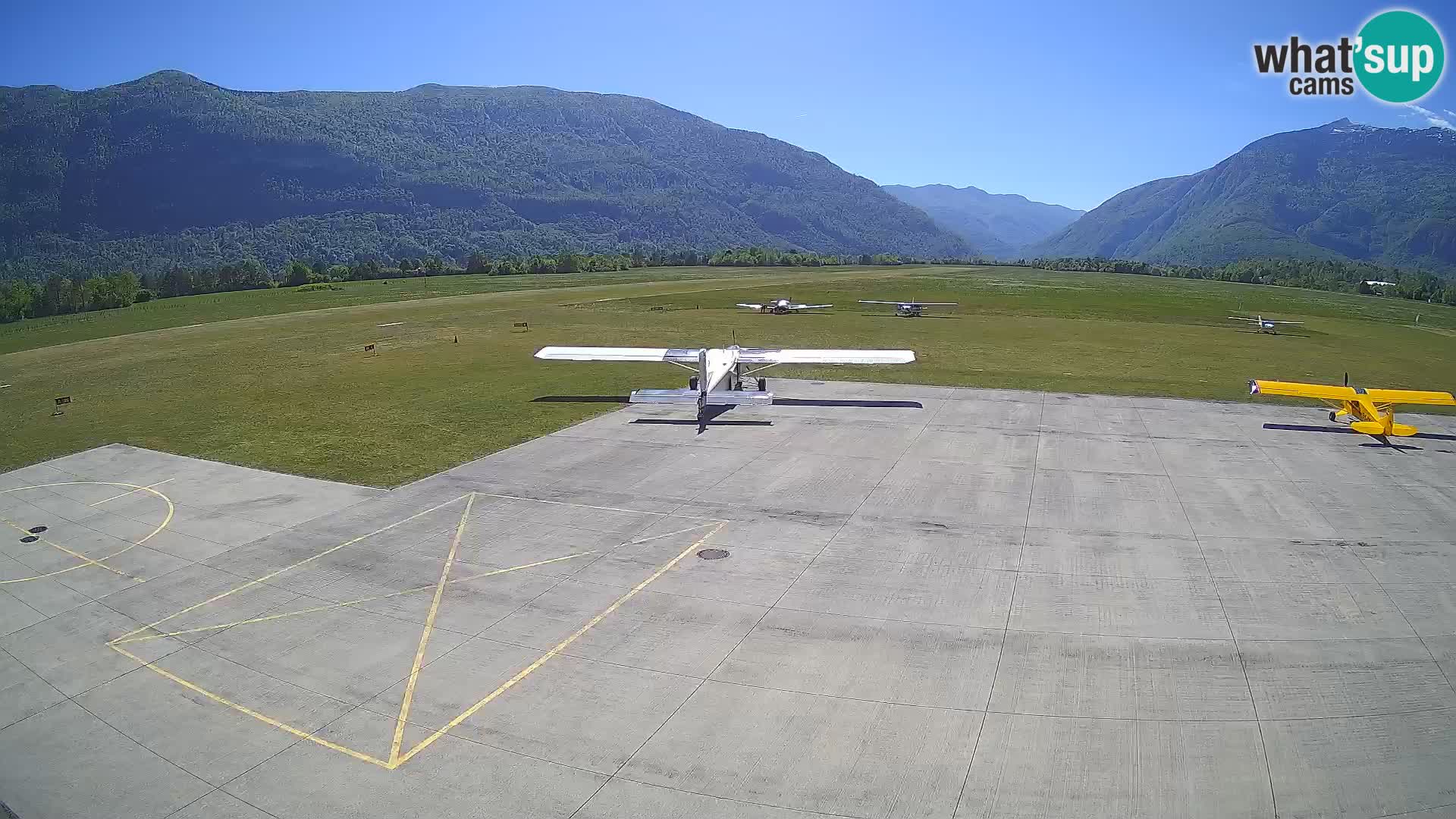 Webcam aereoporto di Bovec (Plezzo) – Vista verso il Kanin