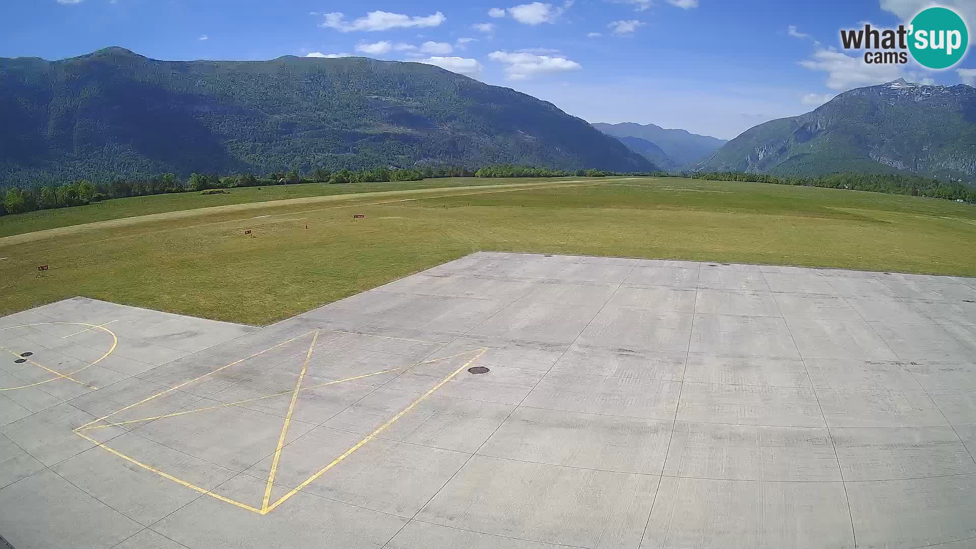 Webcam aereoporto di Bovec (Plezzo) – Vista verso il Kanin