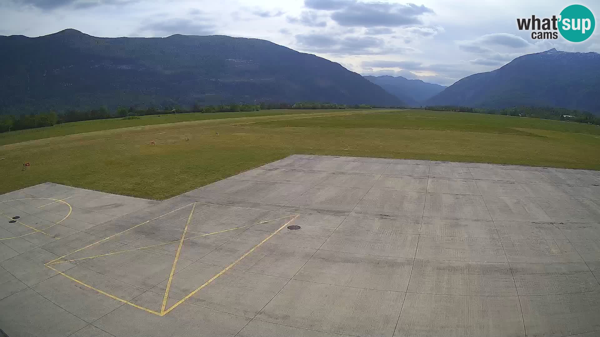 Webcam aereoporto di Bovec (Plezzo) – Vista verso il Kanin