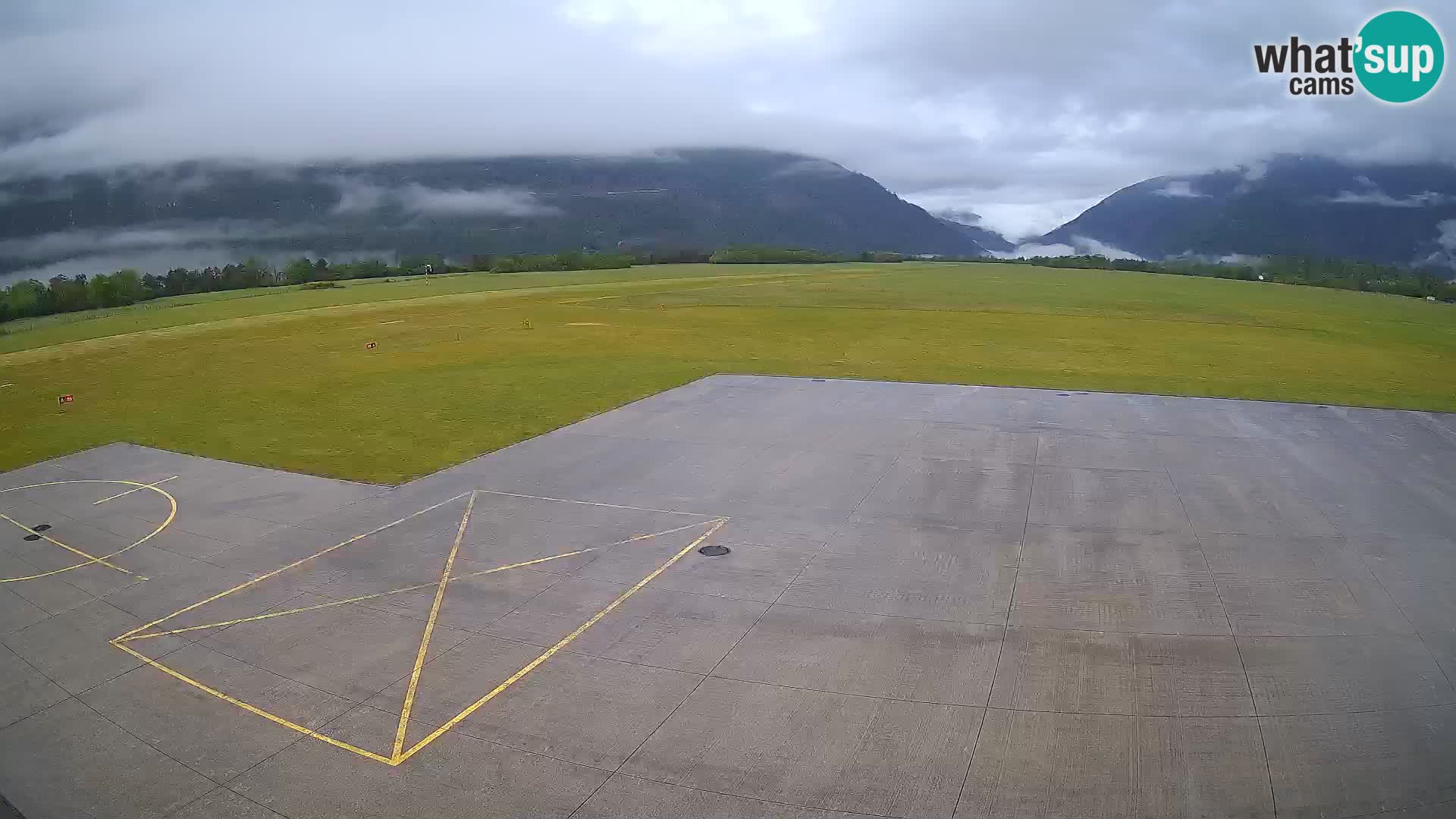 Webcam aereoporto di Bovec (Plezzo) – Vista verso il Kanin
