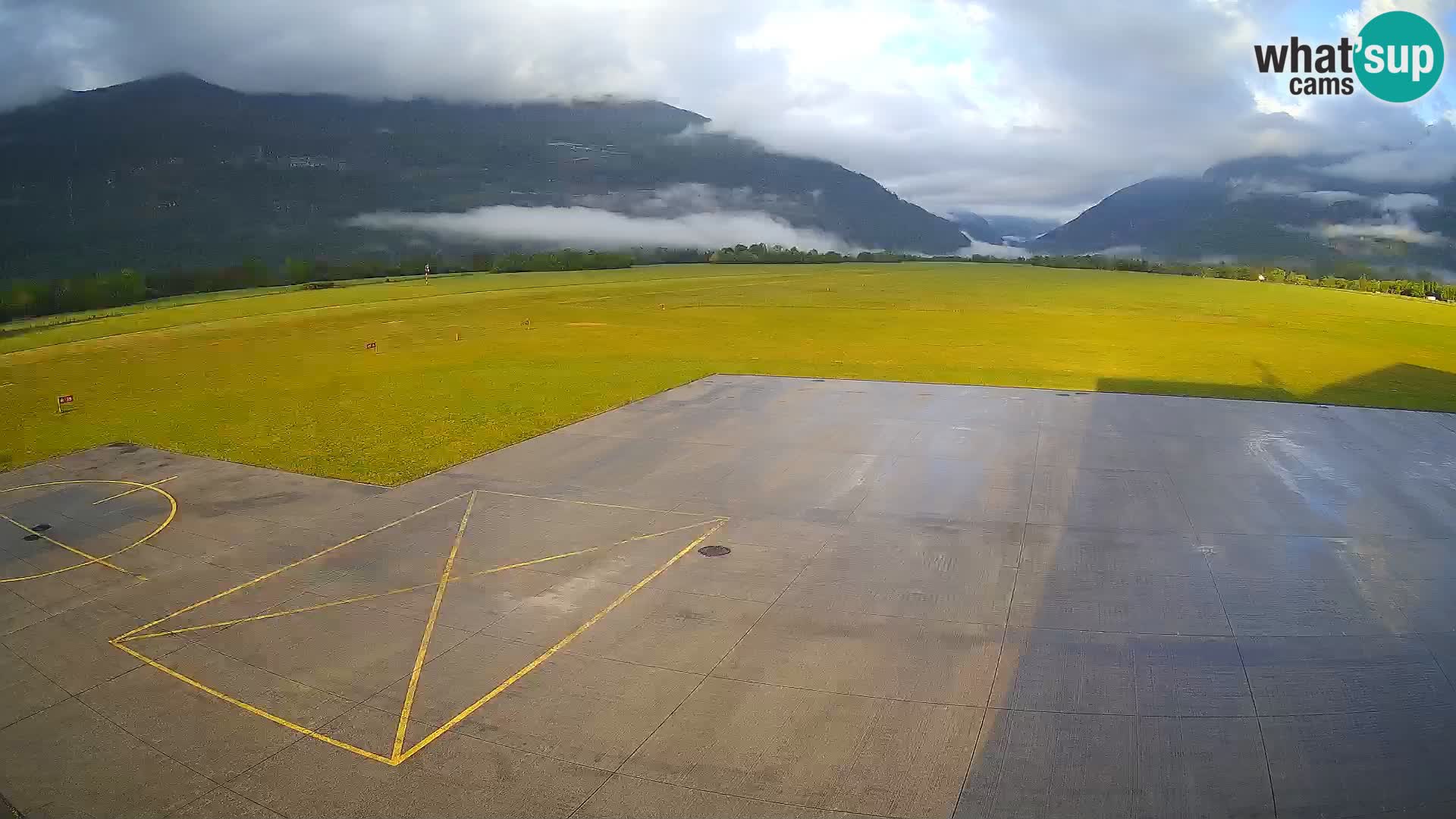 Webcam aereoporto di Bovec (Plezzo) – Vista verso il Kanin