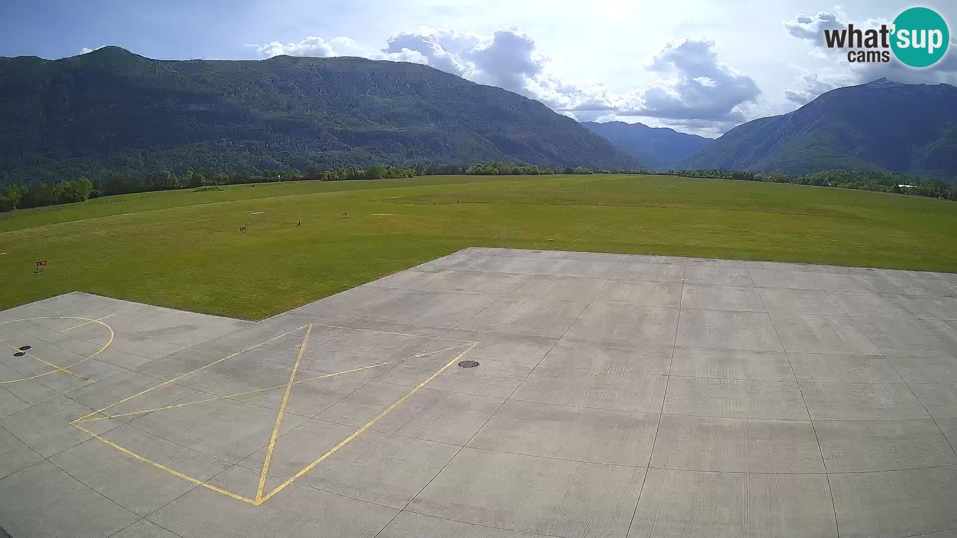 Webcam aereoporto di Bovec (Plezzo) – Vista verso il Kanin
