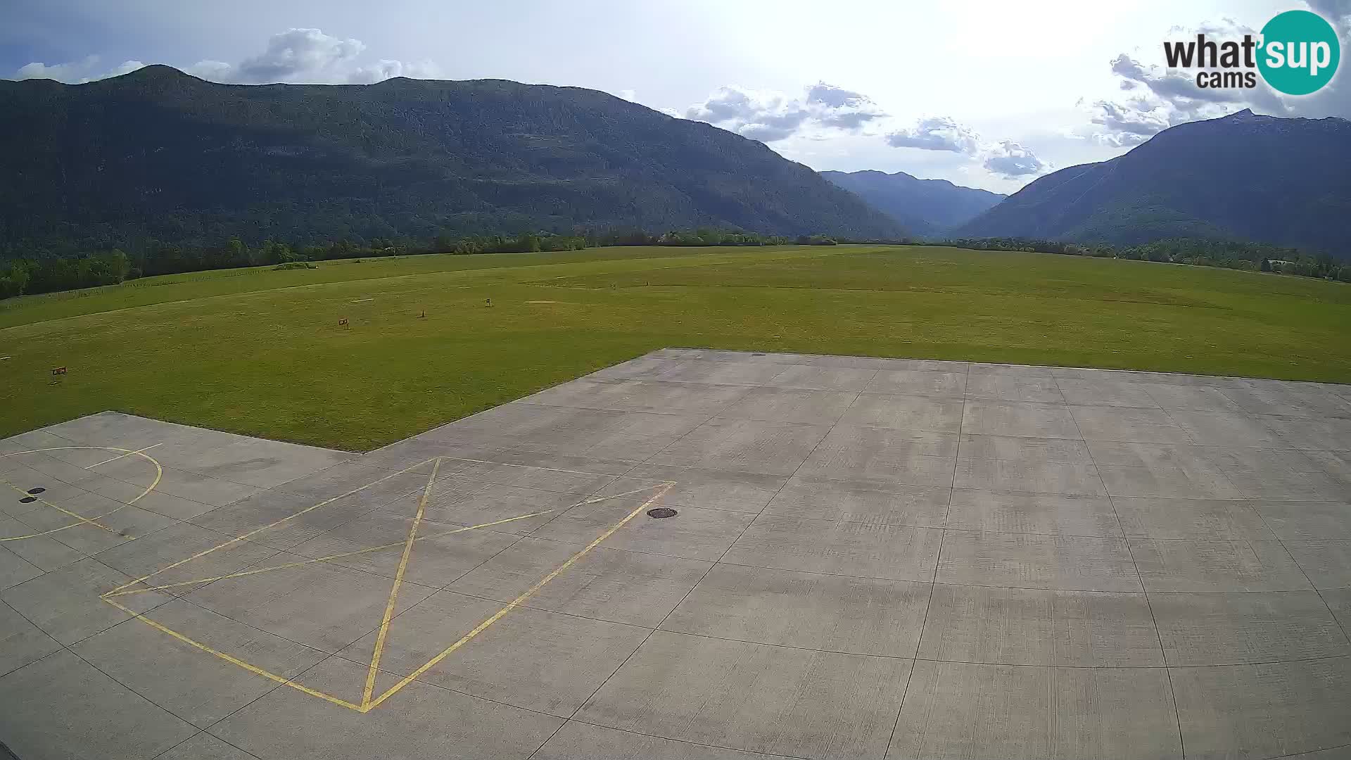 Webcam aereoporto di Bovec (Plezzo) – Vista verso il Kanin