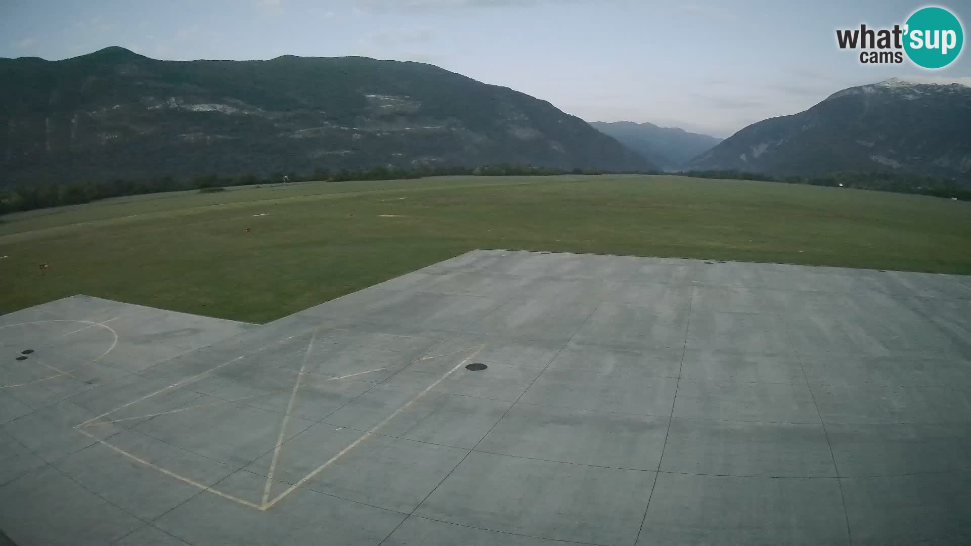 Webcam aereoporto di Bovec (Plezzo) – Vista verso il Kanin