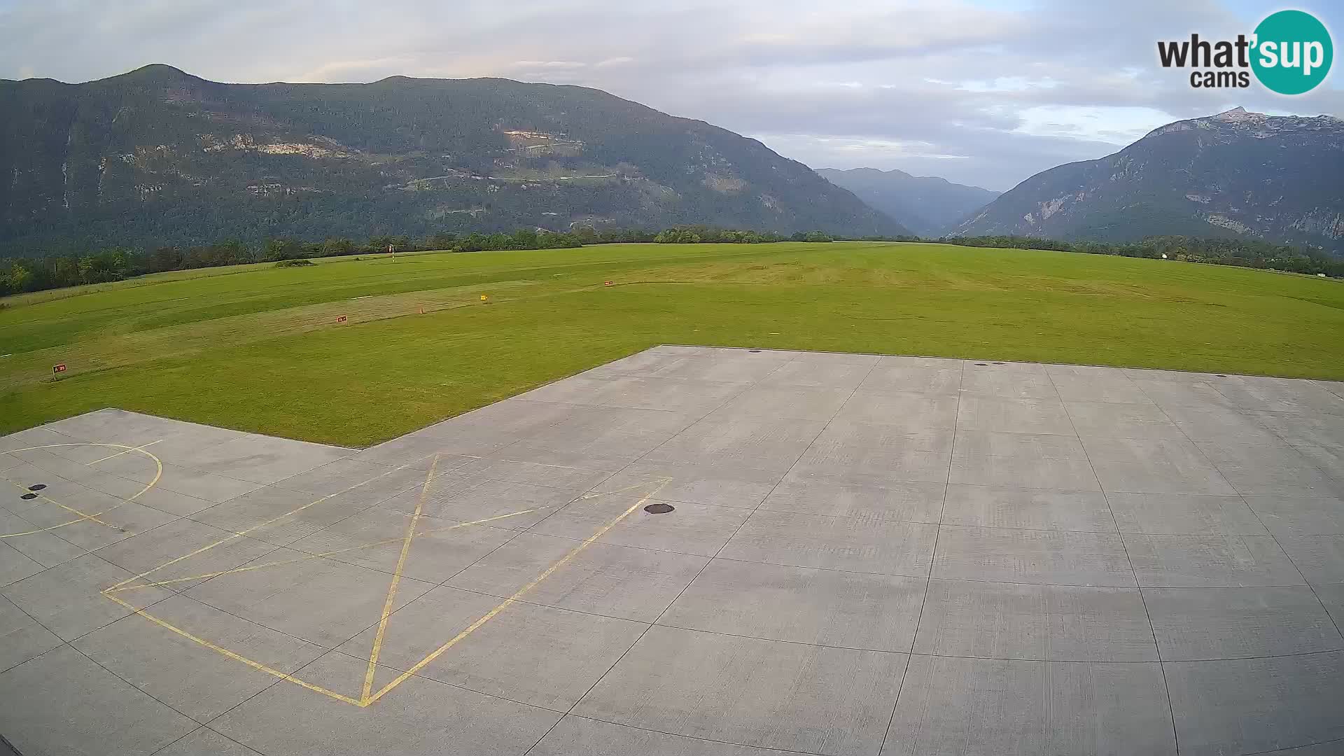 Bovec spletna kamera letališče – Skydive Bovec