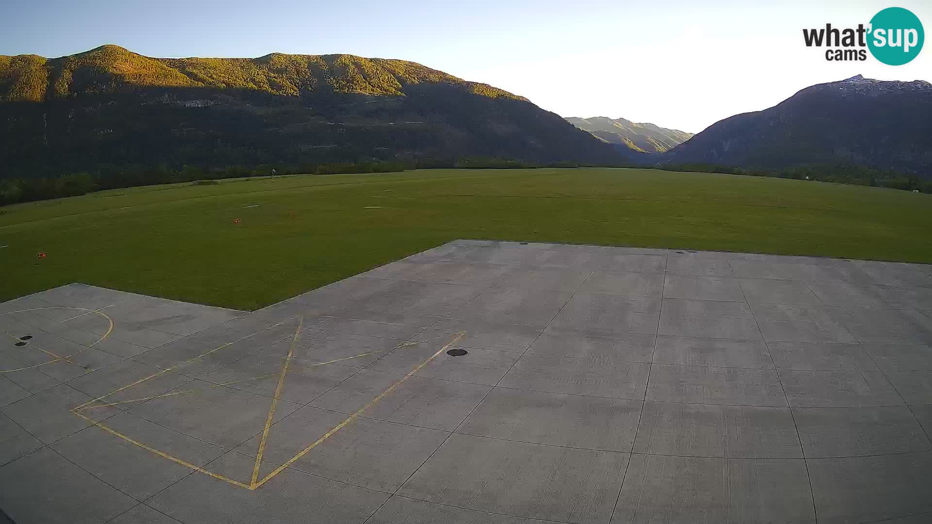 Bovec spletna kamera letališče – Skydive Bovec