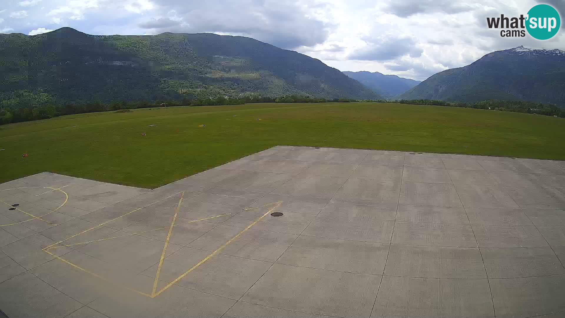 Webcam aereoporto di Bovec (Plezzo) – Vista verso il Kanin