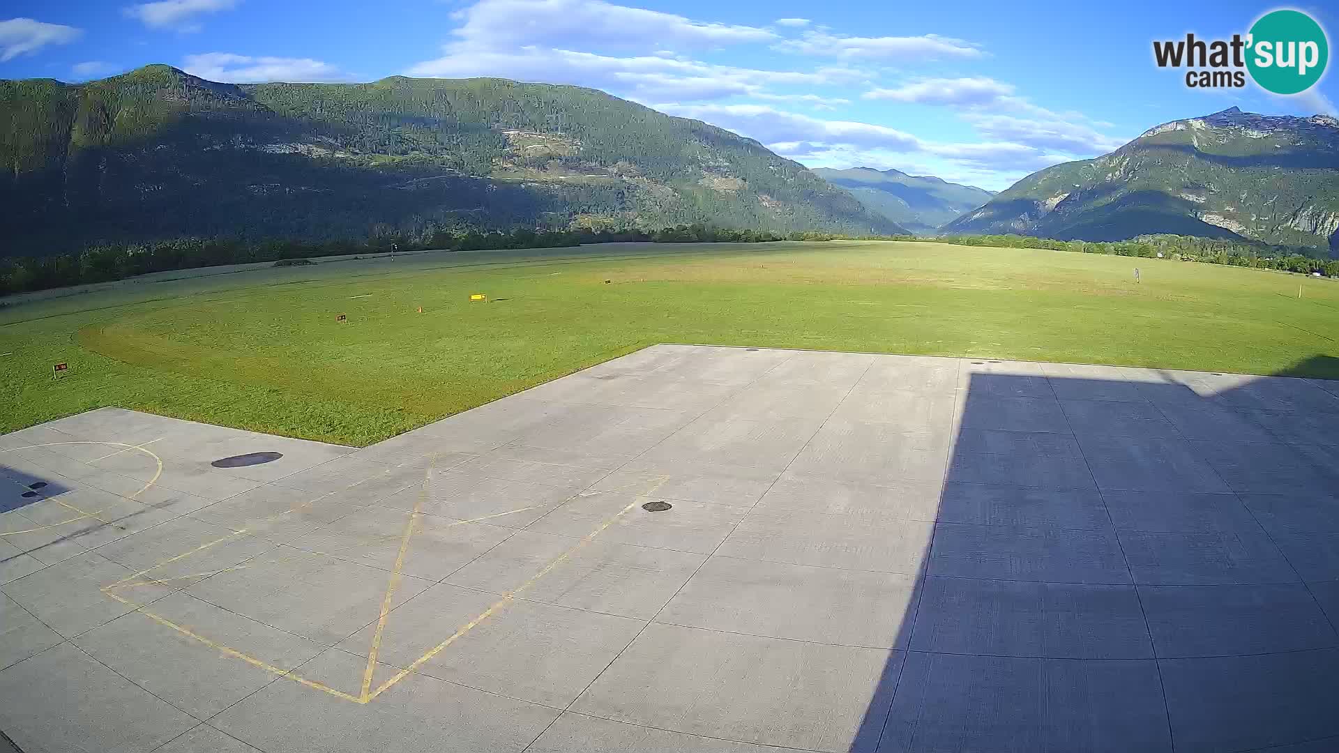 Webcam aereoporto di Bovec (Plezzo) – Vista verso il Kanin