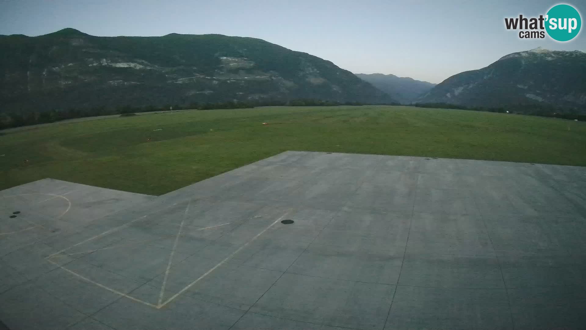 Webcam aereoporto di Bovec (Plezzo) – Vista verso il Kanin