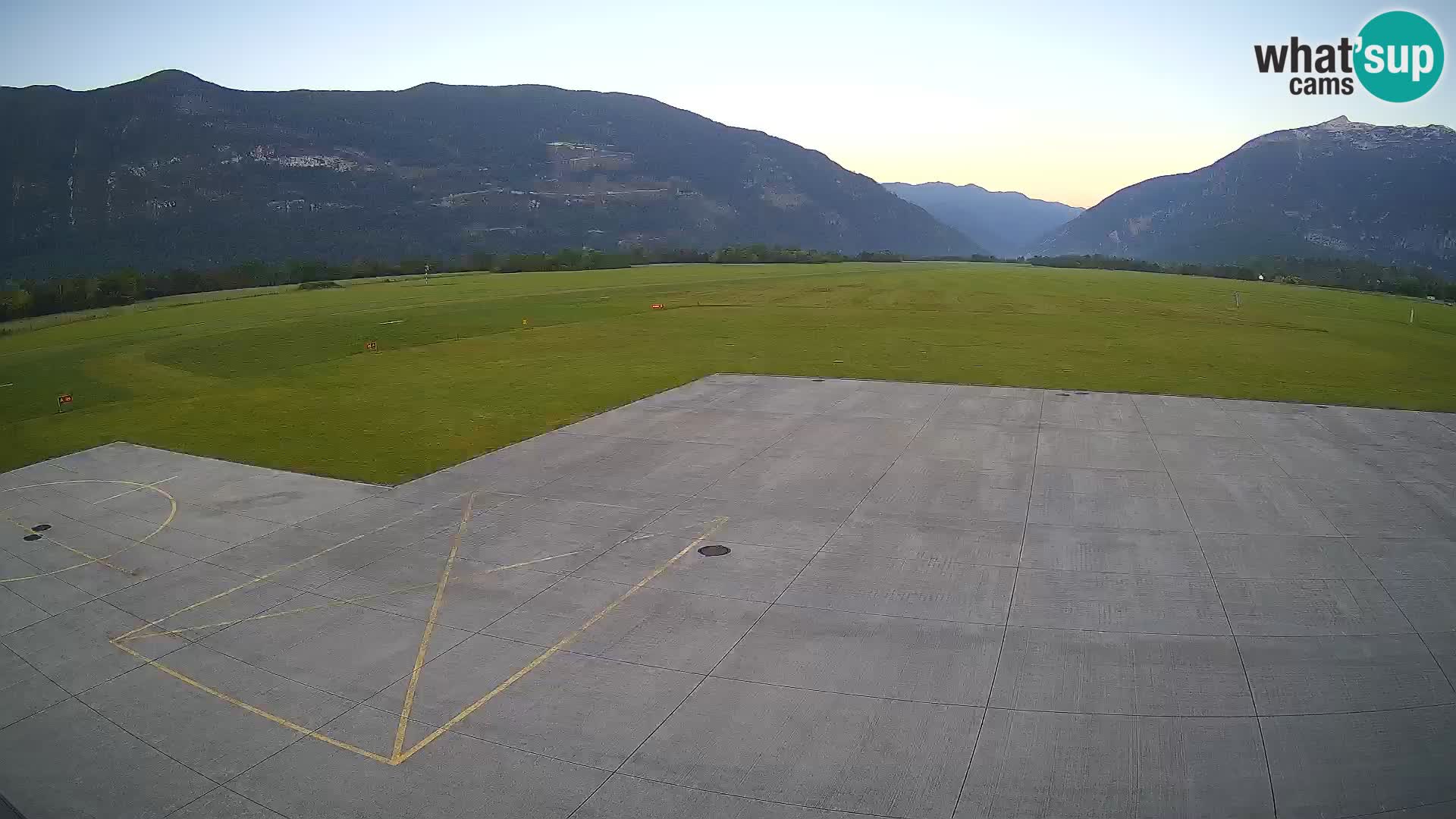 Webcam aereoporto di Bovec (Plezzo) – Vista verso il Kanin