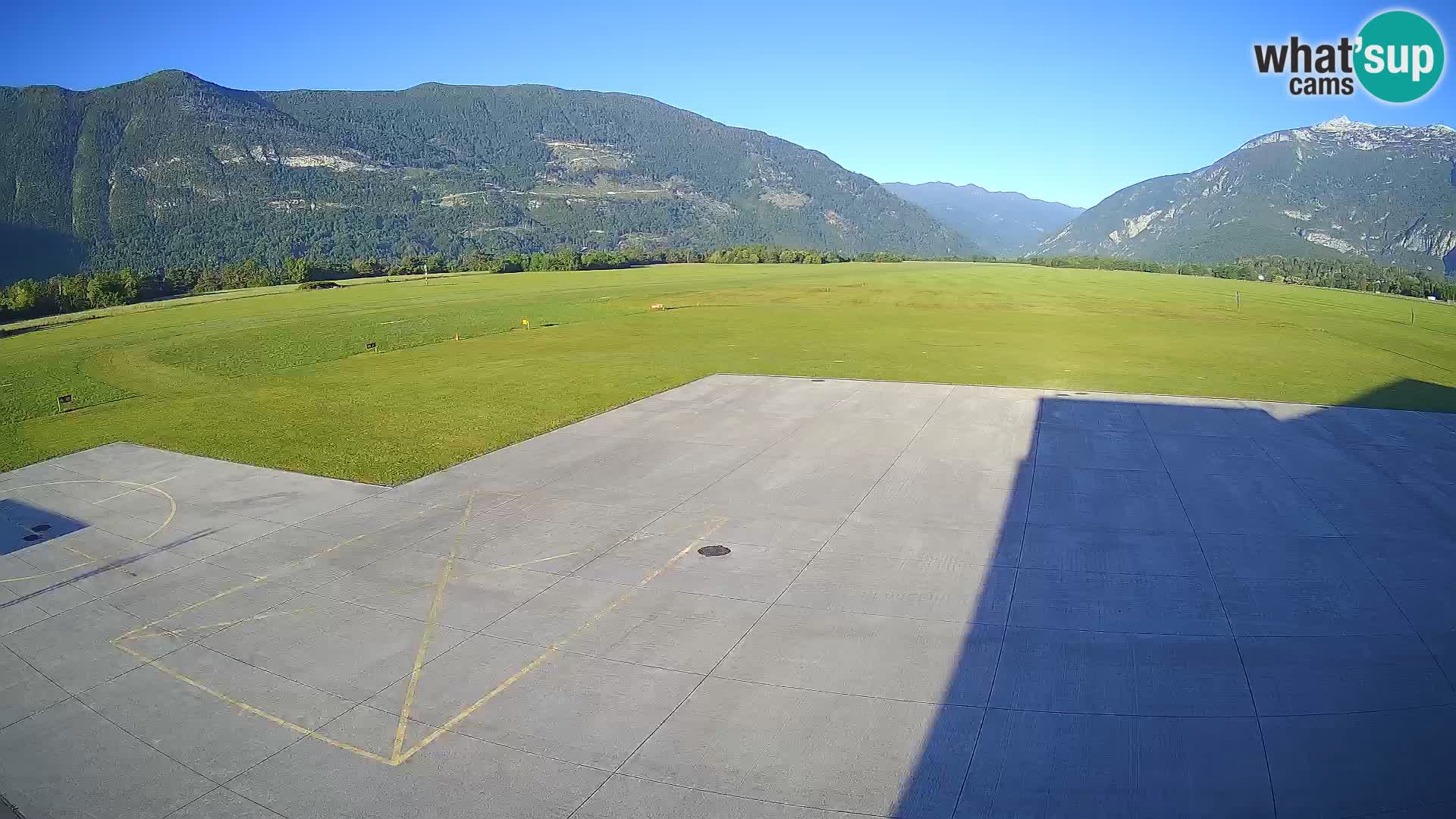 Webcam aereoporto di Bovec (Plezzo) – Vista verso il Kanin