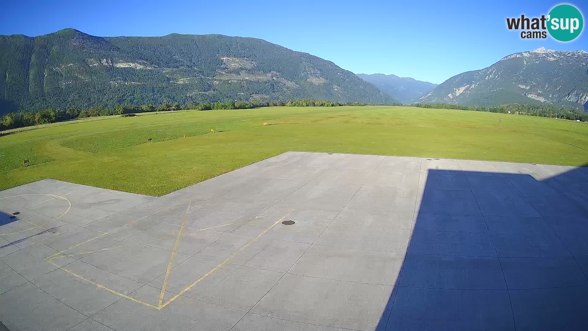 Webcam aereoporto di Bovec (Plezzo) – Vista verso il Kanin