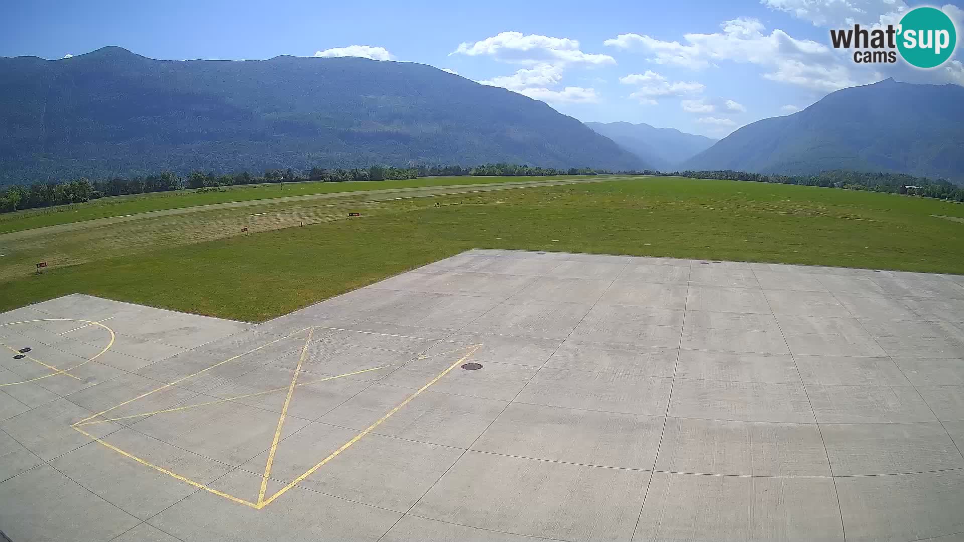 Webcam aereoporto di Bovec (Plezzo) – Vista verso il Kanin