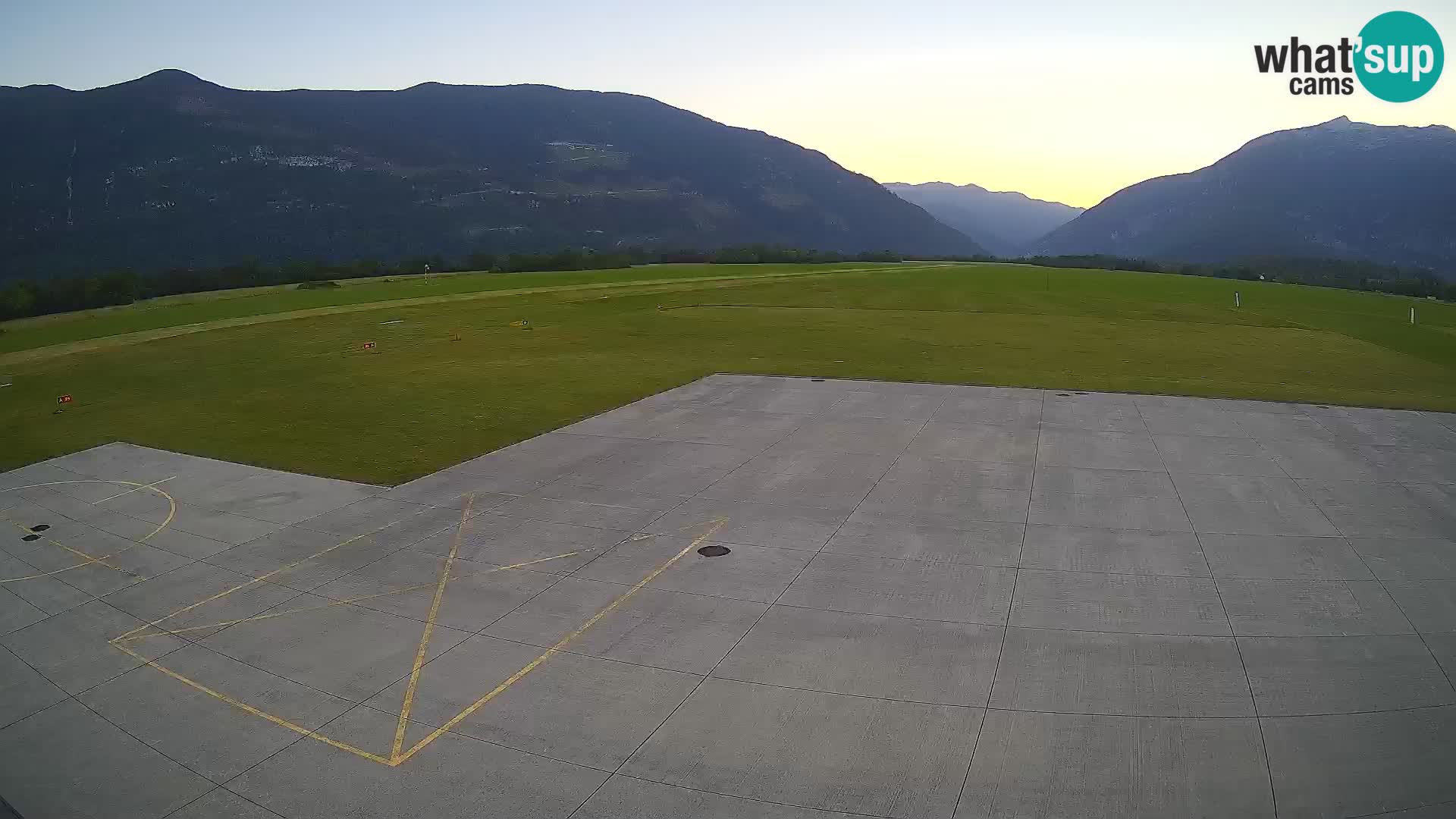 Webcam aereoporto di Bovec (Plezzo) – Vista verso il Kanin