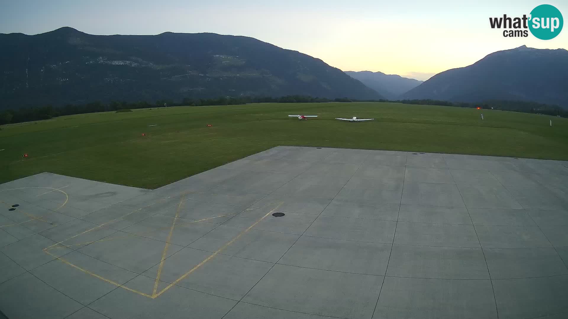 Webcam aereoporto di Bovec (Plezzo) – Vista verso il Kanin
