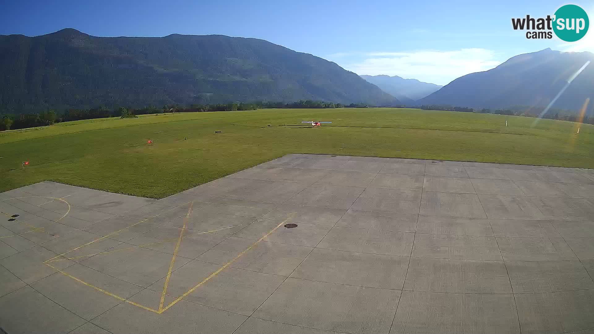 Webcam aereoporto di Bovec (Plezzo) – Vista verso il Kanin