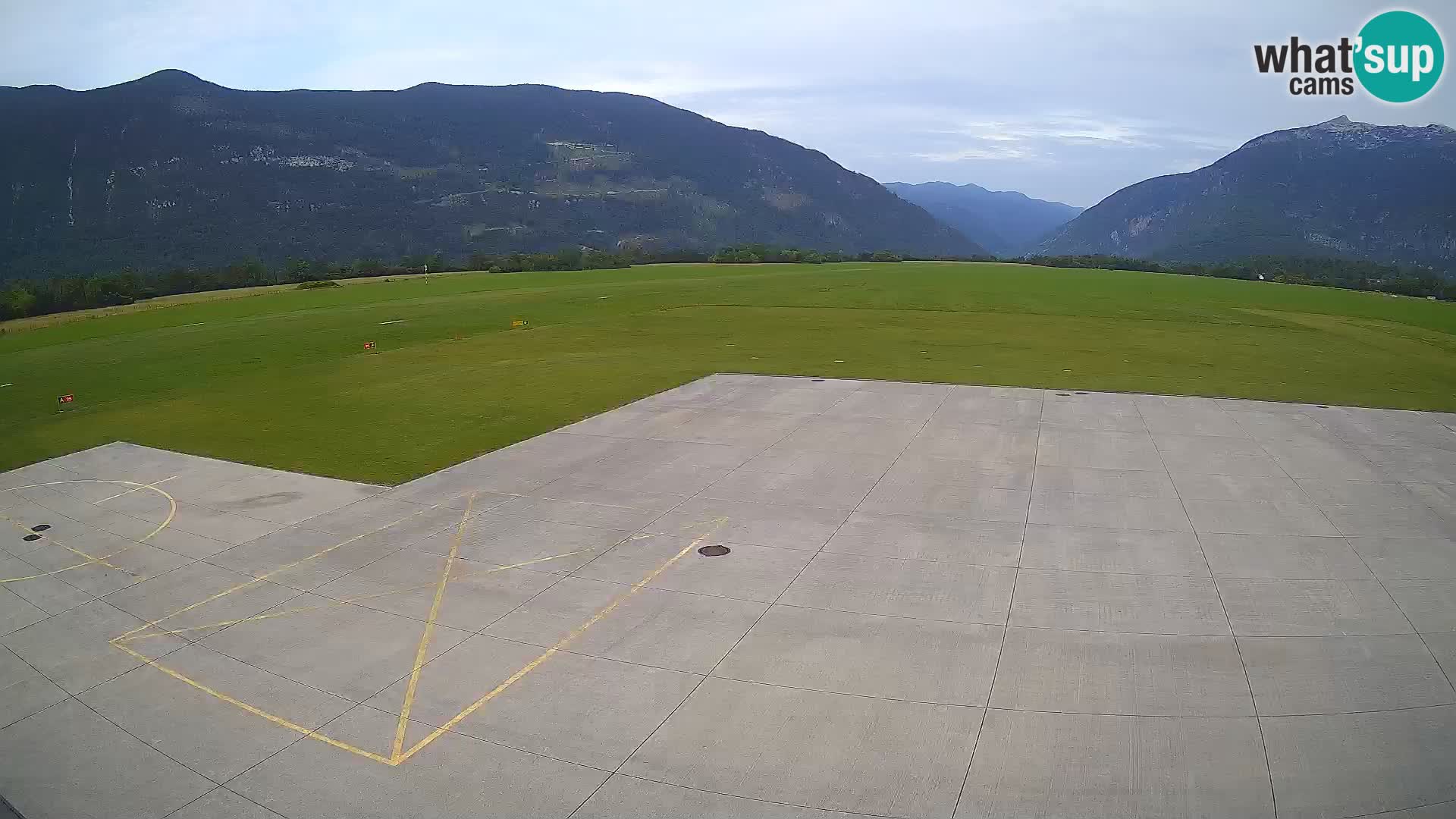 Webcam aereoporto di Bovec (Plezzo) – Vista verso il Kanin