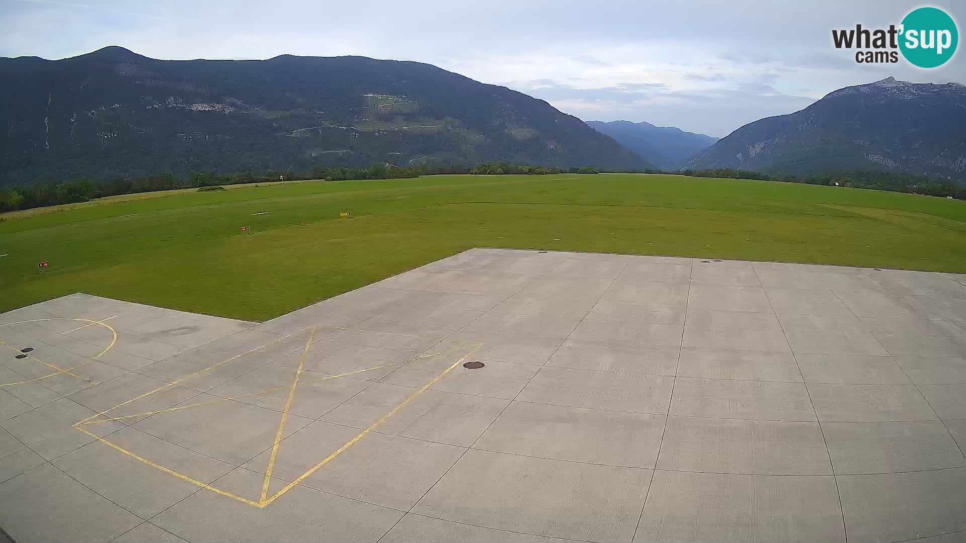 Webcam aereoporto di Bovec (Plezzo) – Vista verso il Kanin