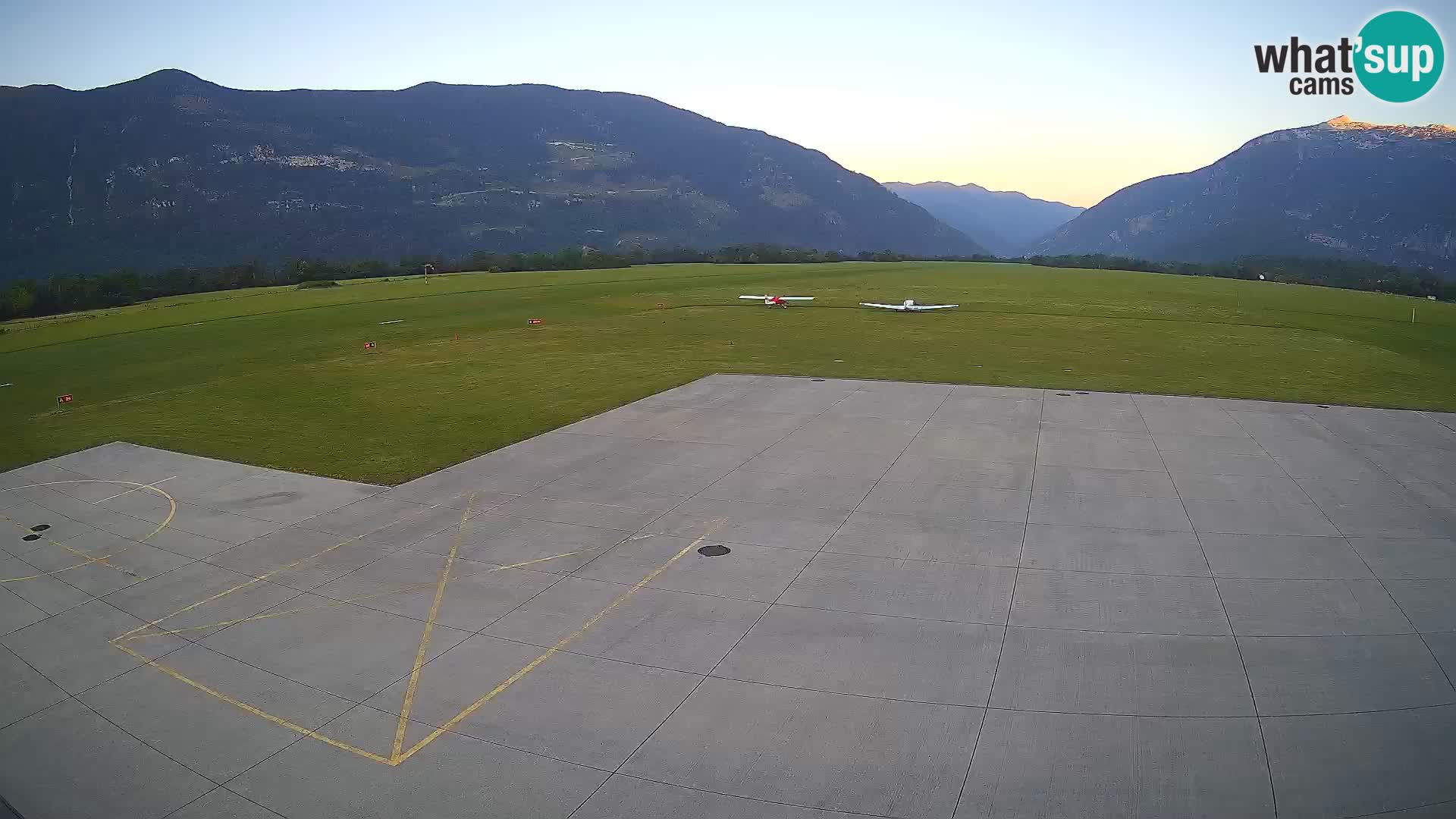 Webcam aereoporto di Bovec (Plezzo) – Vista verso il Kanin