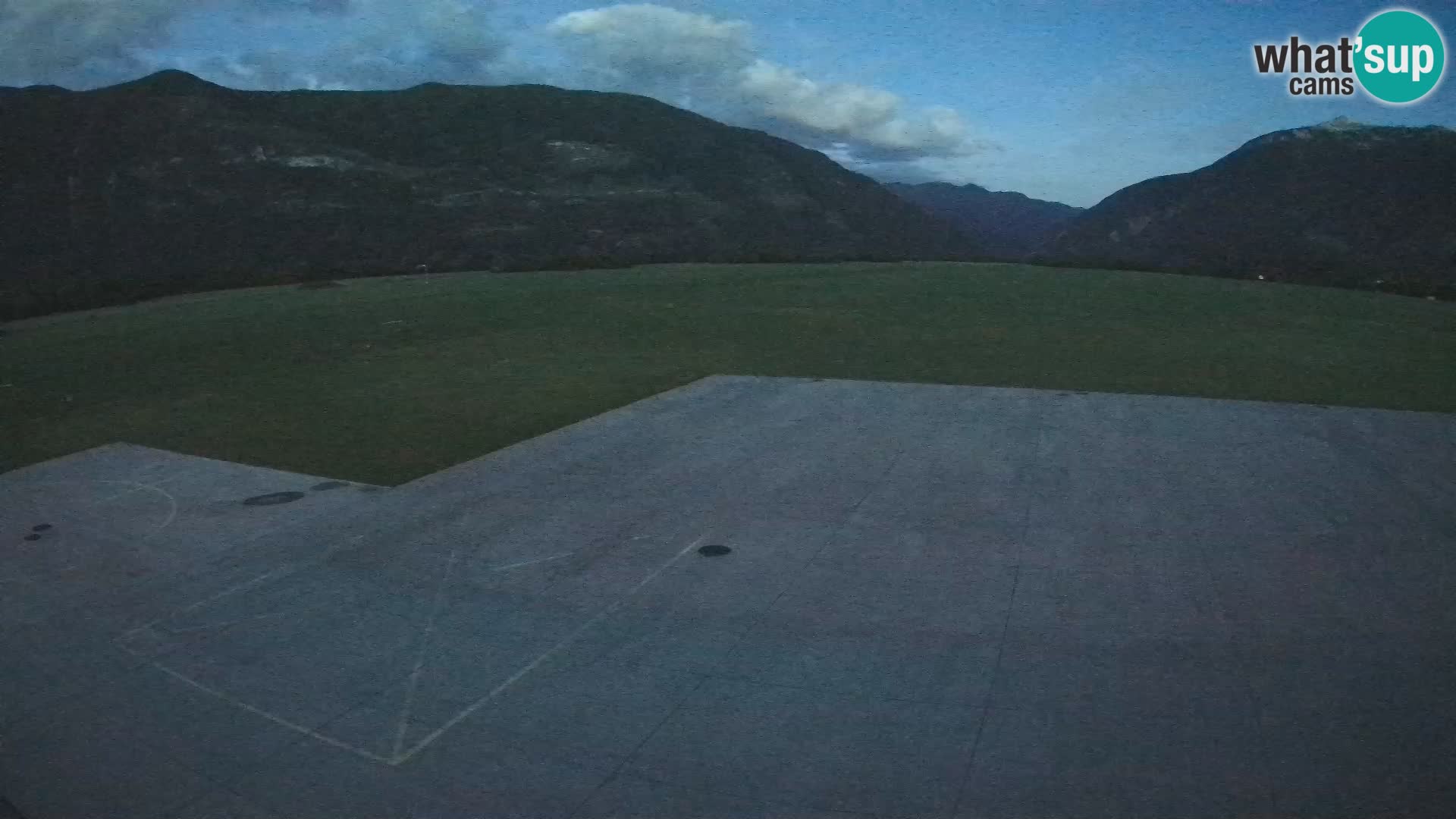 Bovec spletna kamera letališče – Skydive Bovec