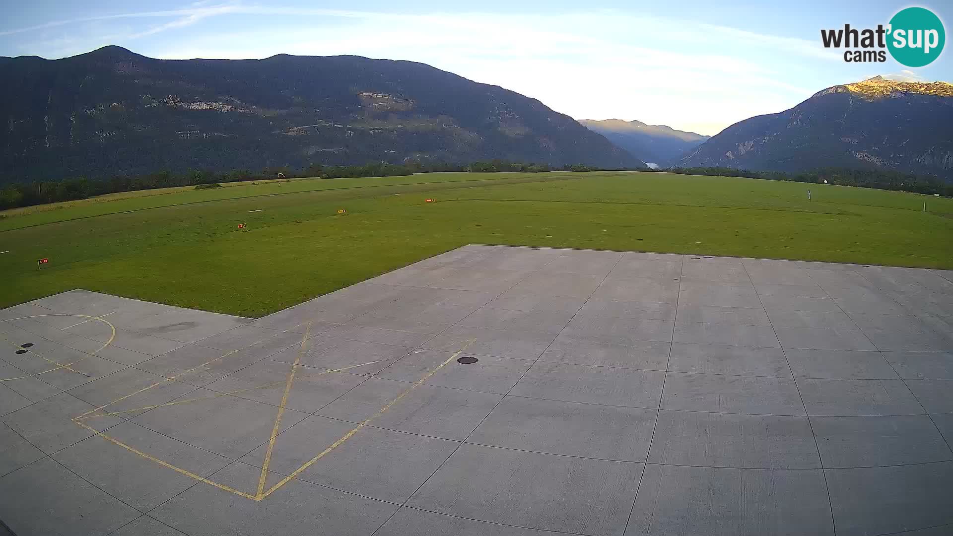 Webcam aereoporto di Bovec (Plezzo) – Vista verso il Kanin