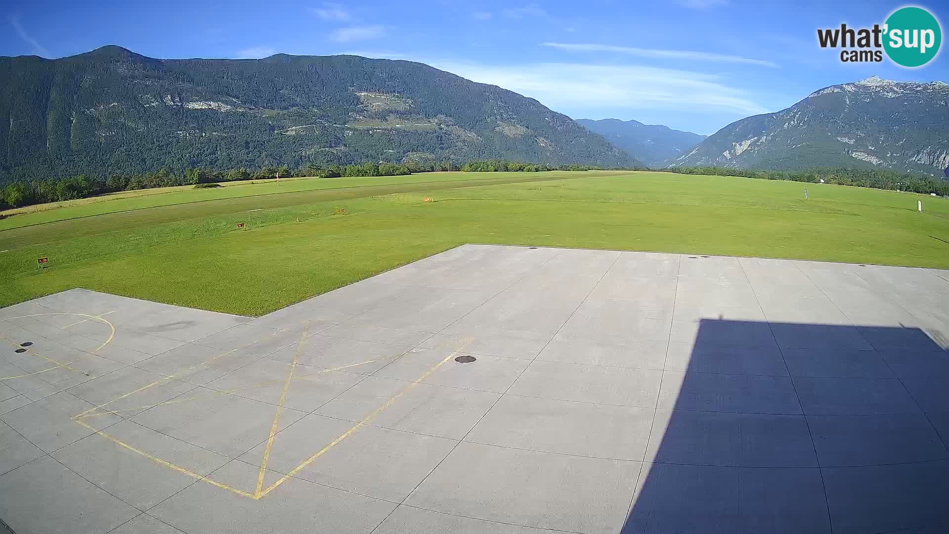 Webcam aereoporto di Bovec (Plezzo) – Vista verso il Kanin