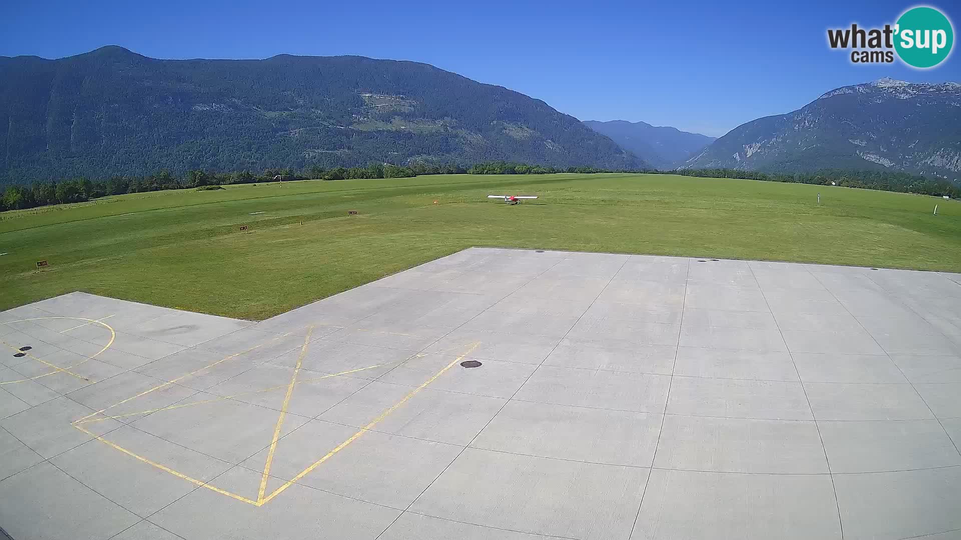Webcam aereoporto di Bovec (Plezzo) – Vista verso il Kanin