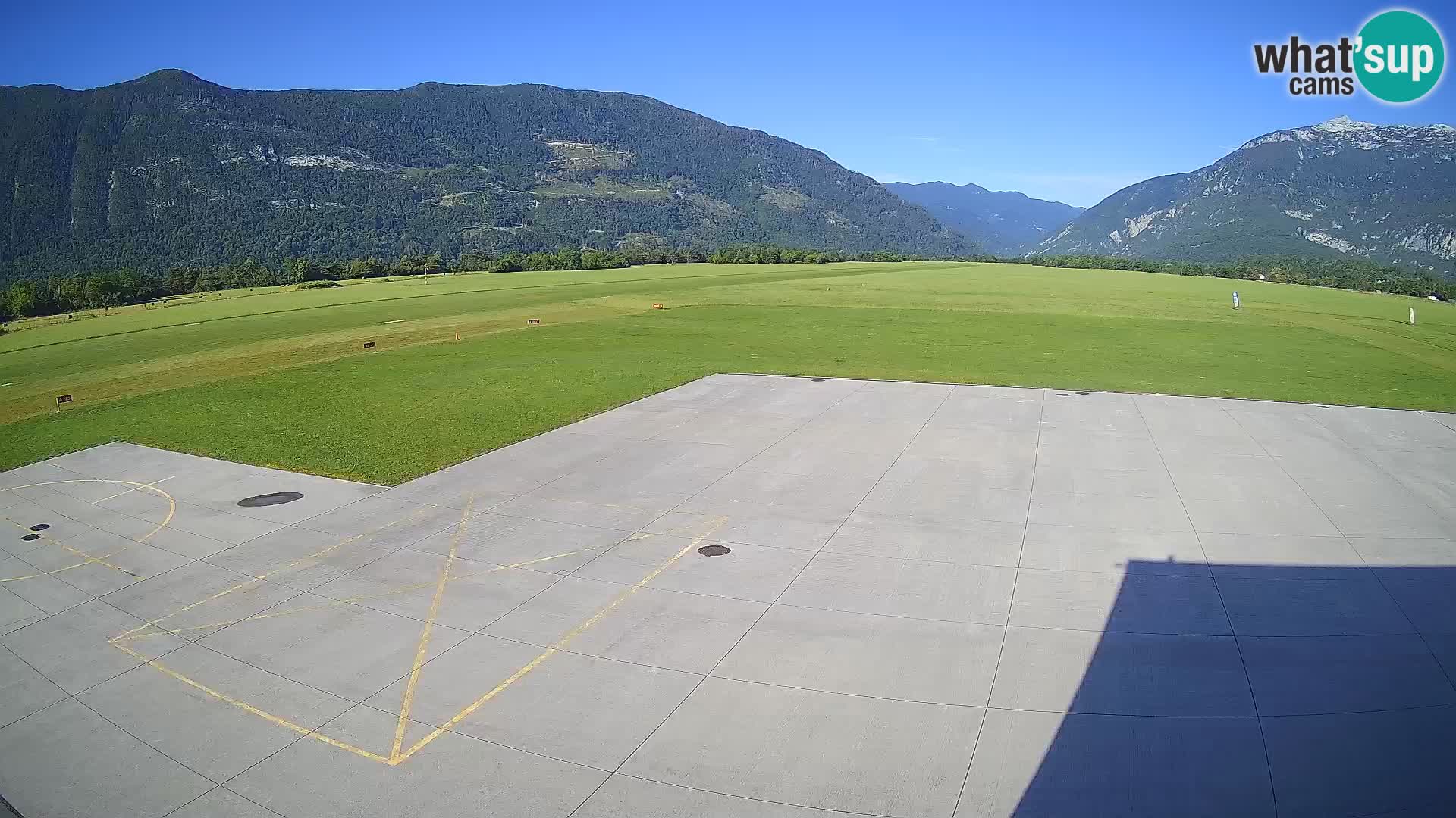 Webcam aereoporto di Bovec (Plezzo) – Vista verso il Kanin