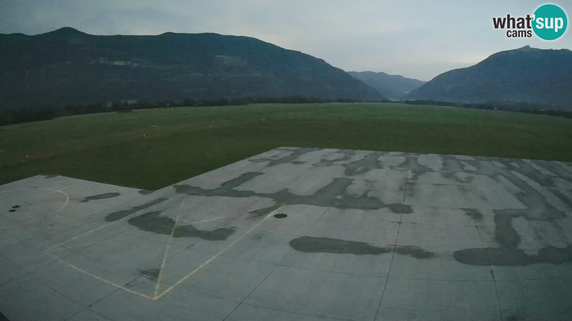 Webcam aereoporto di Bovec (Plezzo) – Vista verso il Kanin