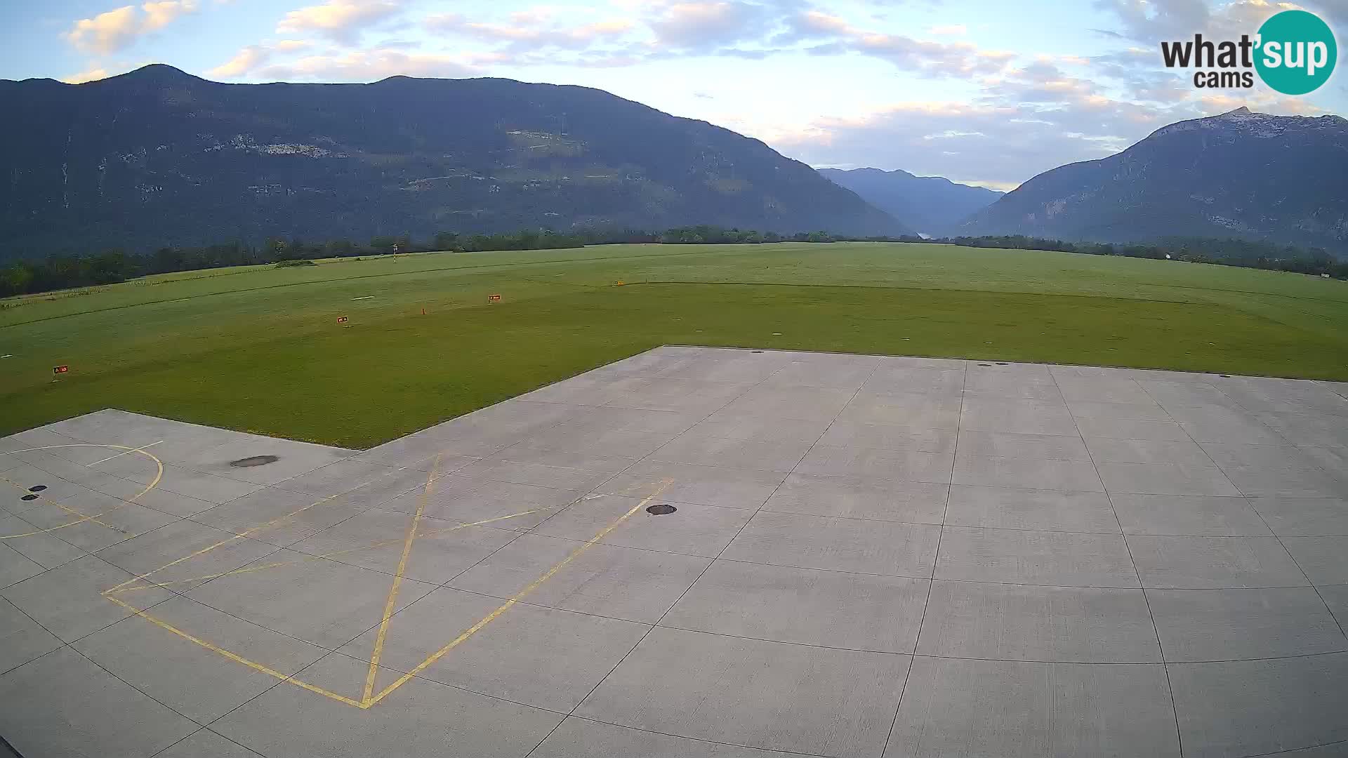 Bovec spletna kamera letališče – Skydive Bovec