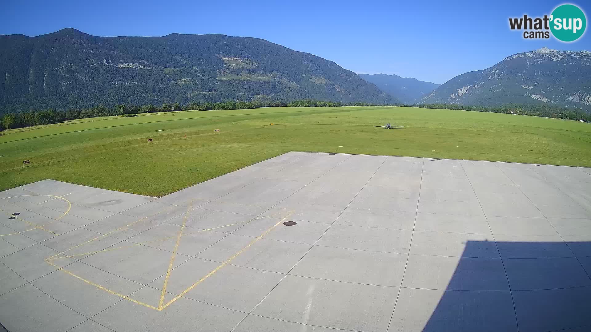 Webcam aereoporto di Bovec (Plezzo) – Vista verso il Kanin