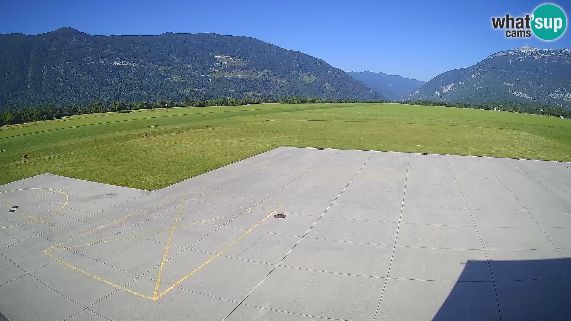 Webcam aereoporto di Bovec (Plezzo) – Vista verso il Kanin