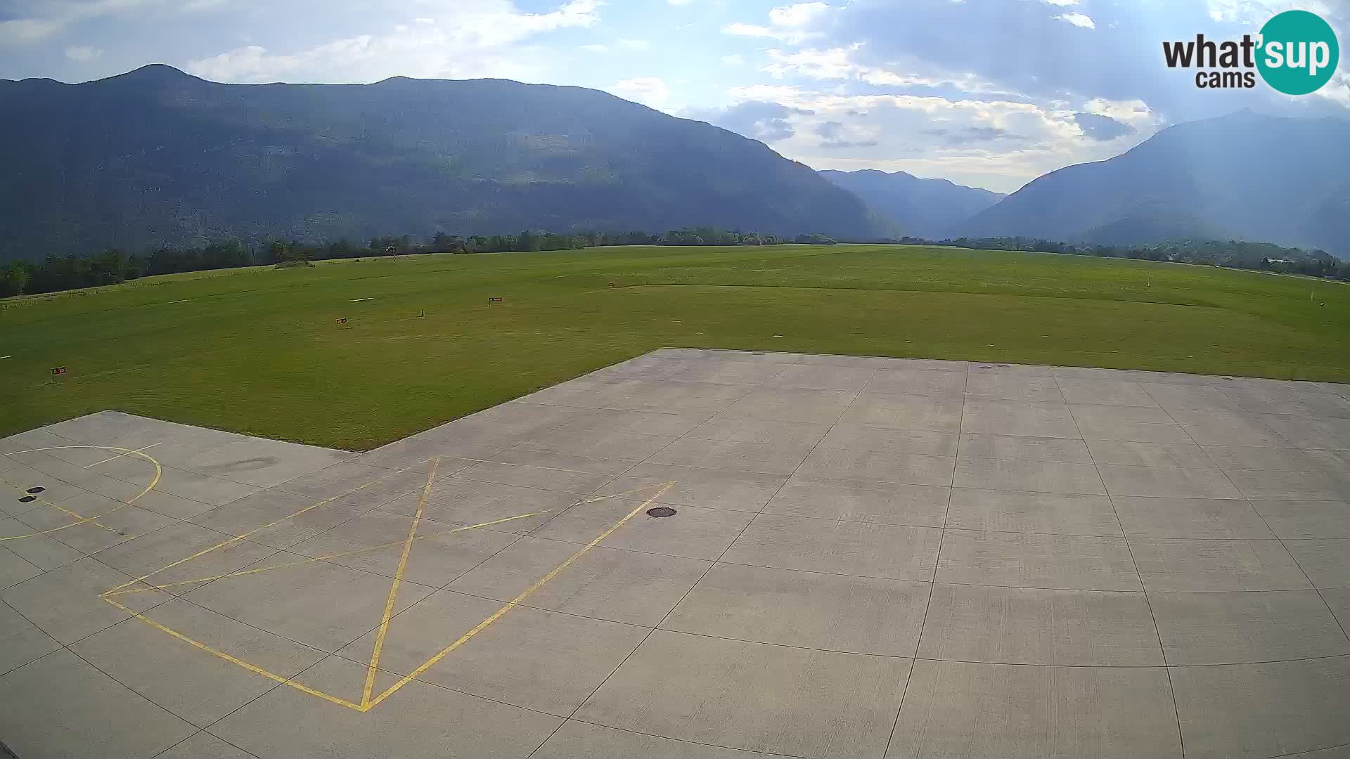 Webcam aereoporto di Bovec (Plezzo) – Vista verso il Kanin