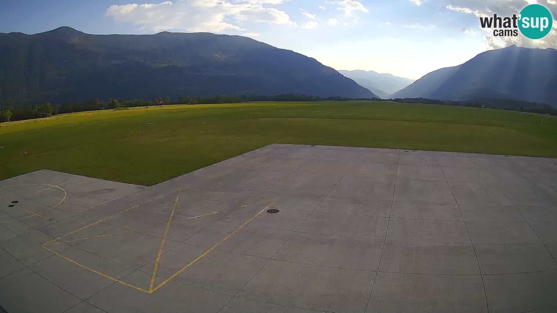 Bovec spletna kamera letališče – Skydive Bovec