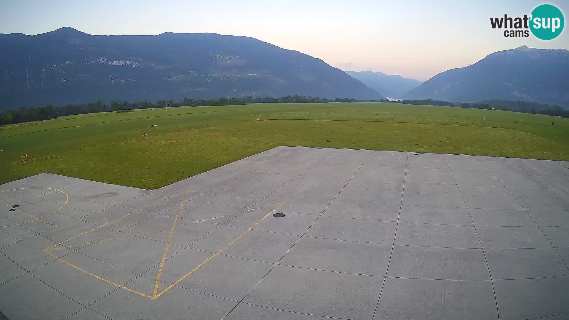 Bovec spletna kamera letališče – Skydive Bovec